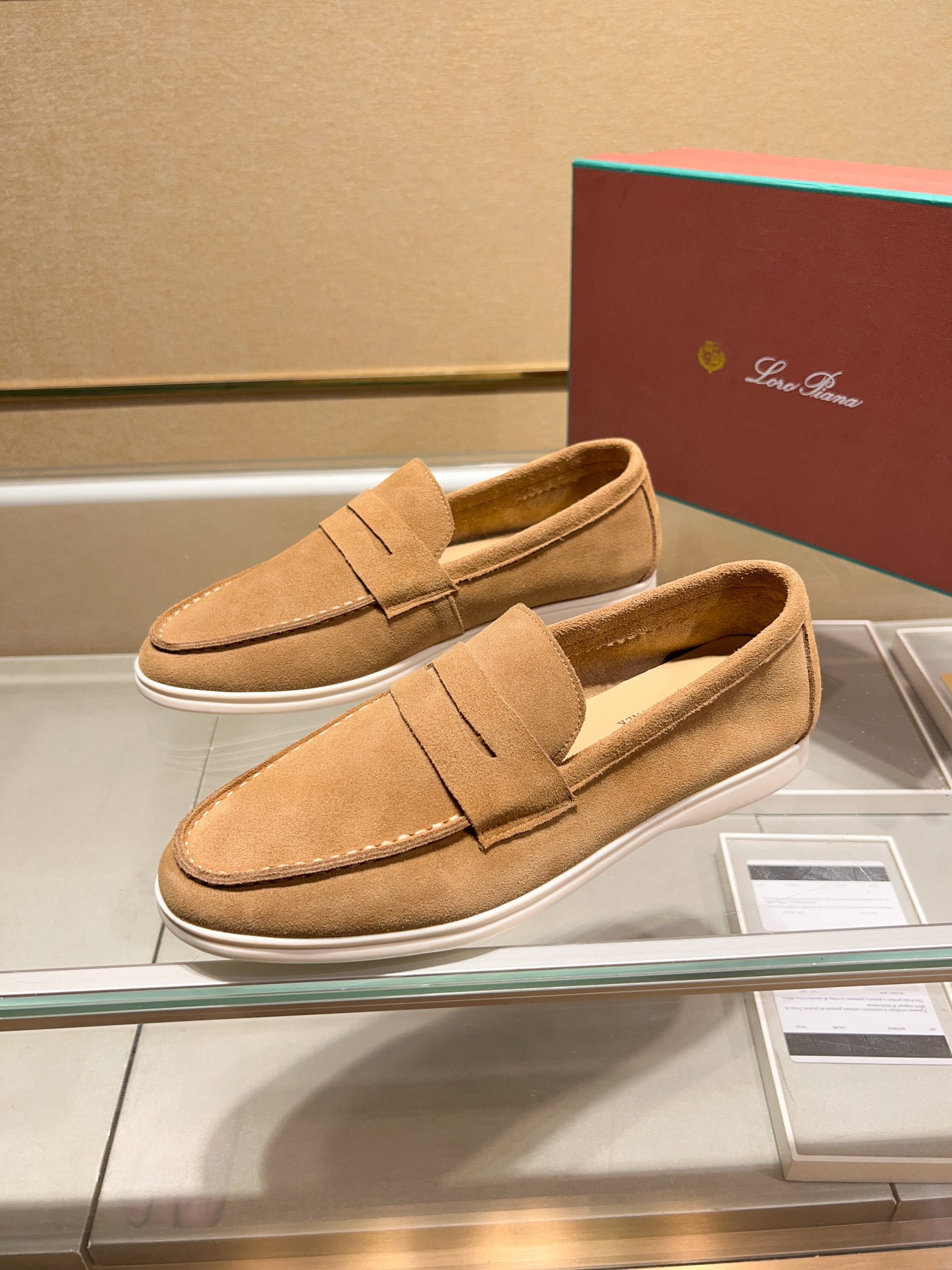 Precio de fábrica:Obtener Loro Piana 2023 Zapatos mocasín nuevo cuenta con una parte superior de gam