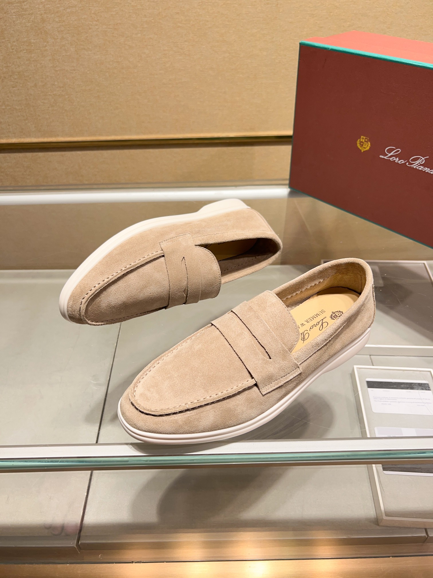 Precio de fábrica:Obtener Loro Piana 2023 Zapatos mocasín nuevo cuenta con una parte superior de gam