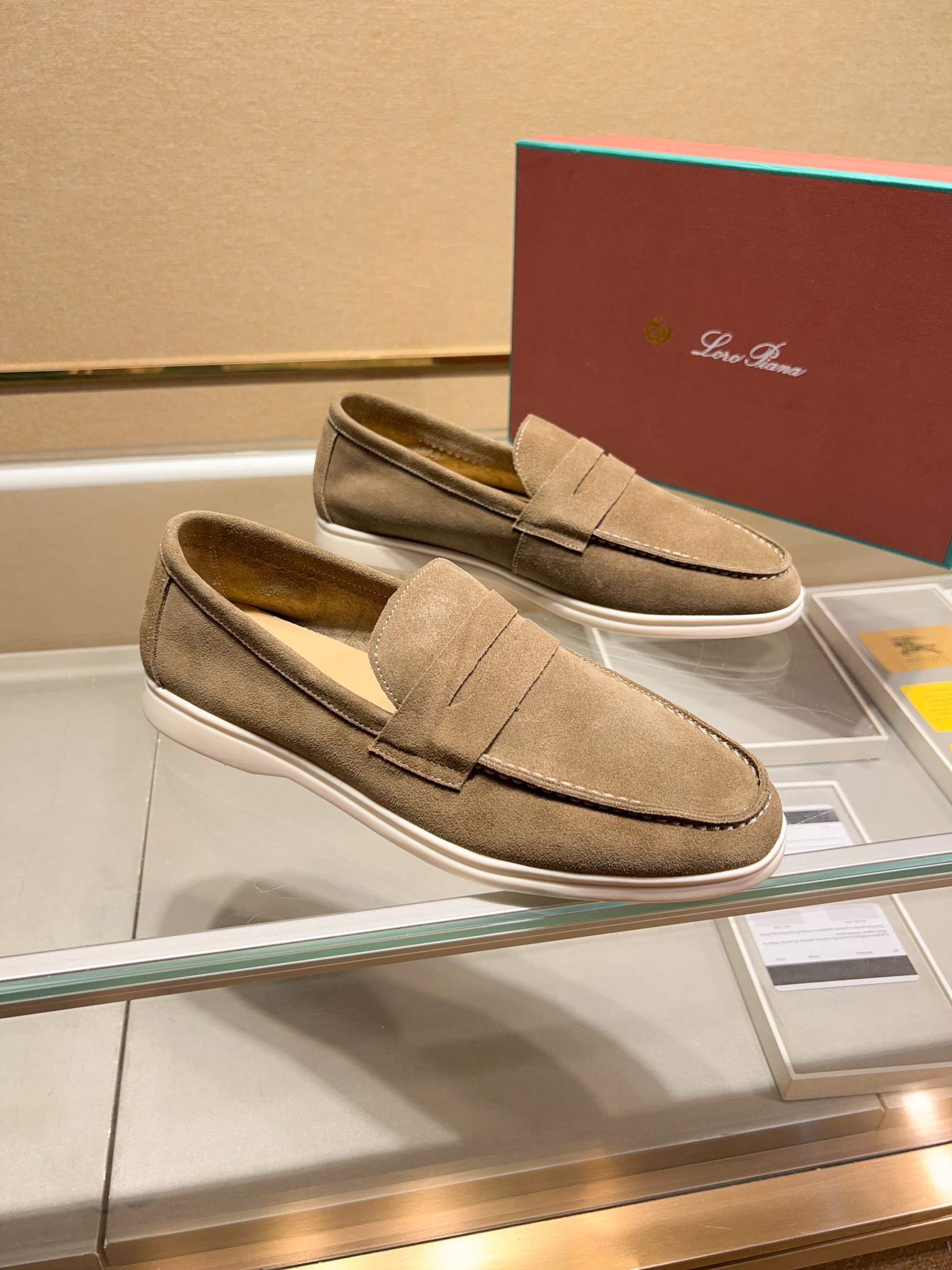 Precio de fábrica:Obtener Loro Piana 2023 Zapatos mocasín nuevo cuenta con una parte superior de gam