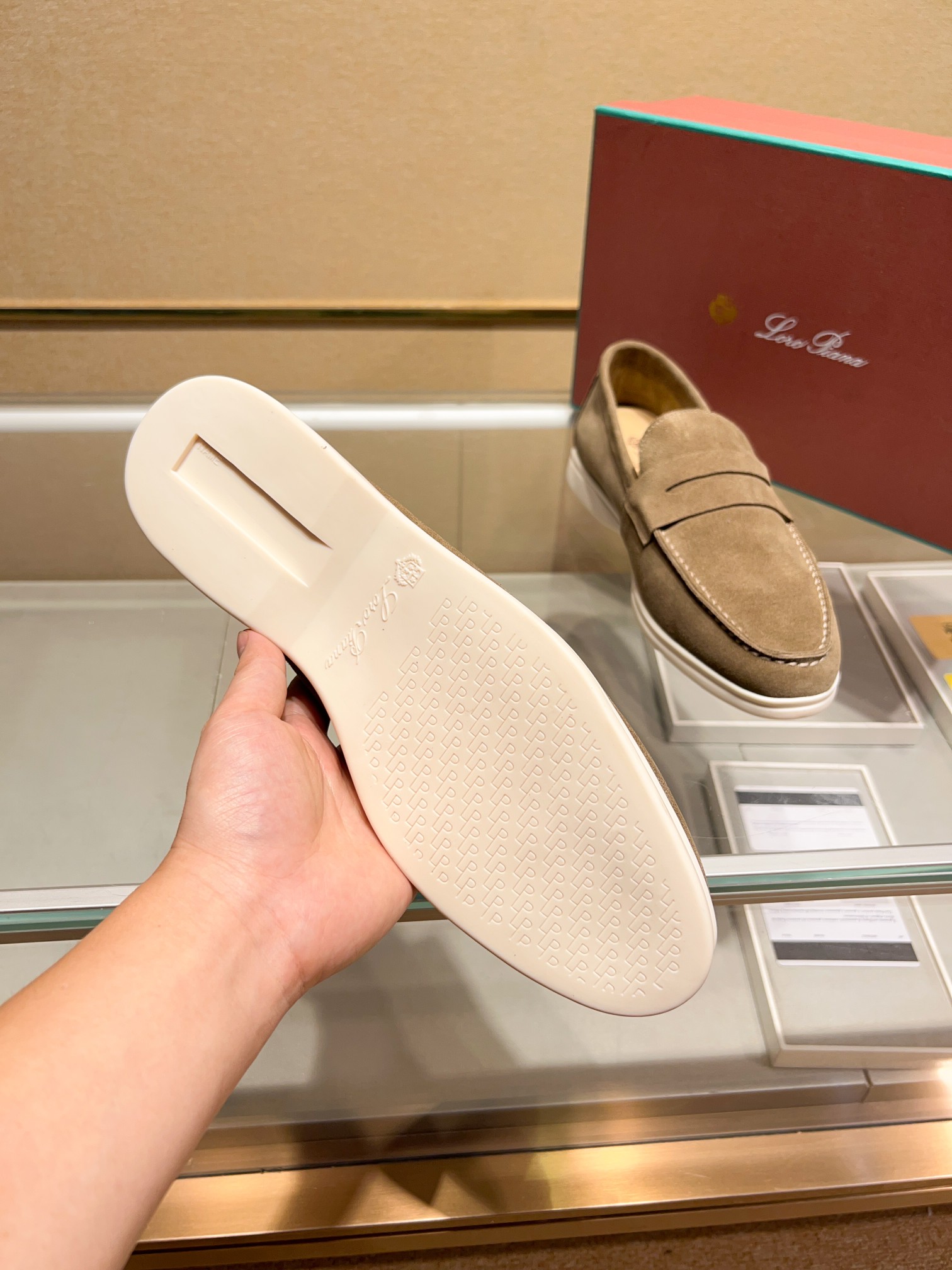 Precio de fábrica:Obtener Loro Piana 2023 Zapatos mocasín nuevo cuenta con una parte superior de gam