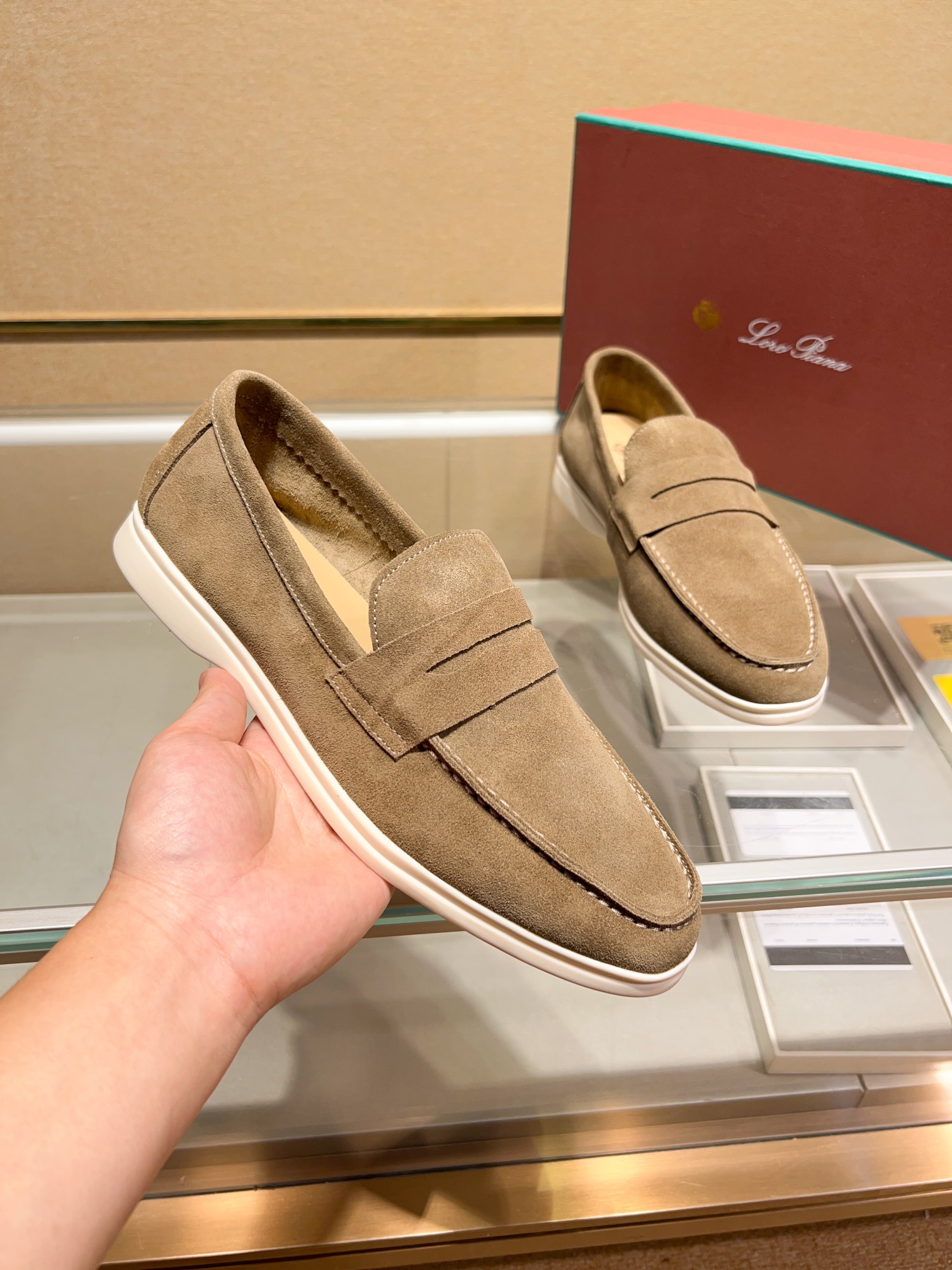Precio de fábrica:Obtener Loro Piana 2023 Zapatos mocasín nuevo cuenta con una parte superior de gam