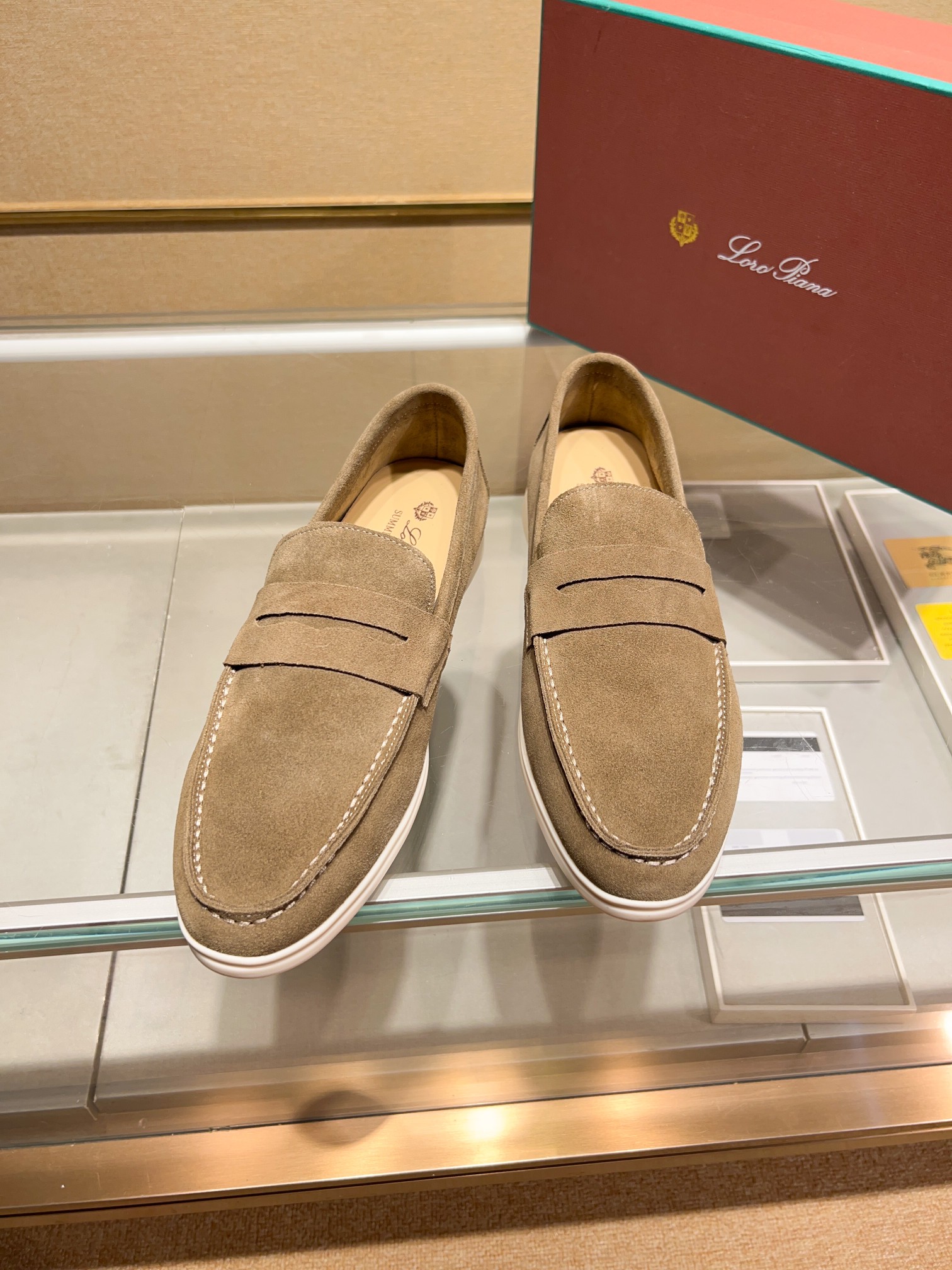 Precio de fábrica:Obtener Loro Piana 2023 Zapatos mocasín nuevo cuenta con una parte superior de gam