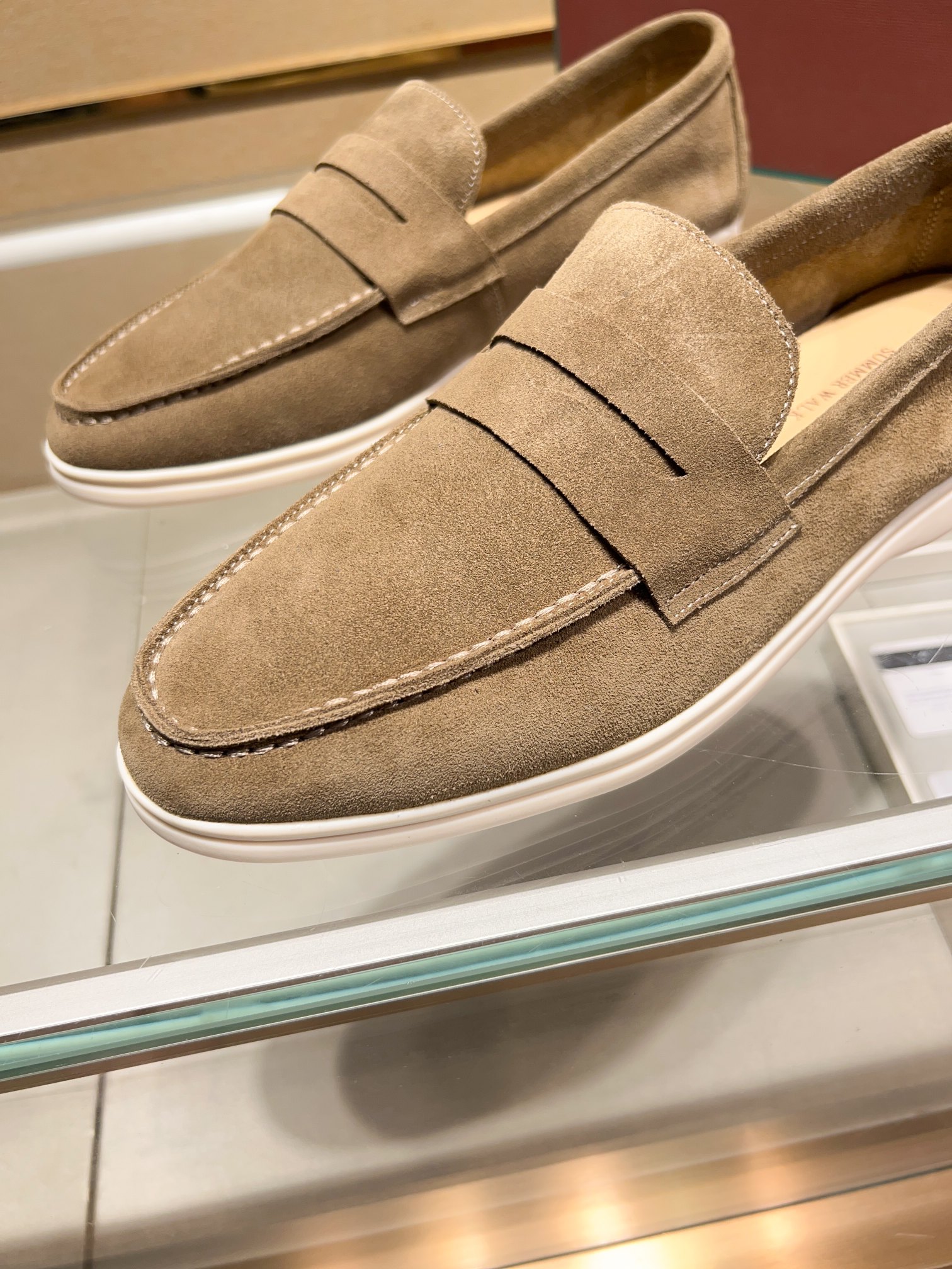 Precio de fábrica:Obtener Loro Piana 2023 Zapatos mocasín nuevo cuenta con una parte superior de gam