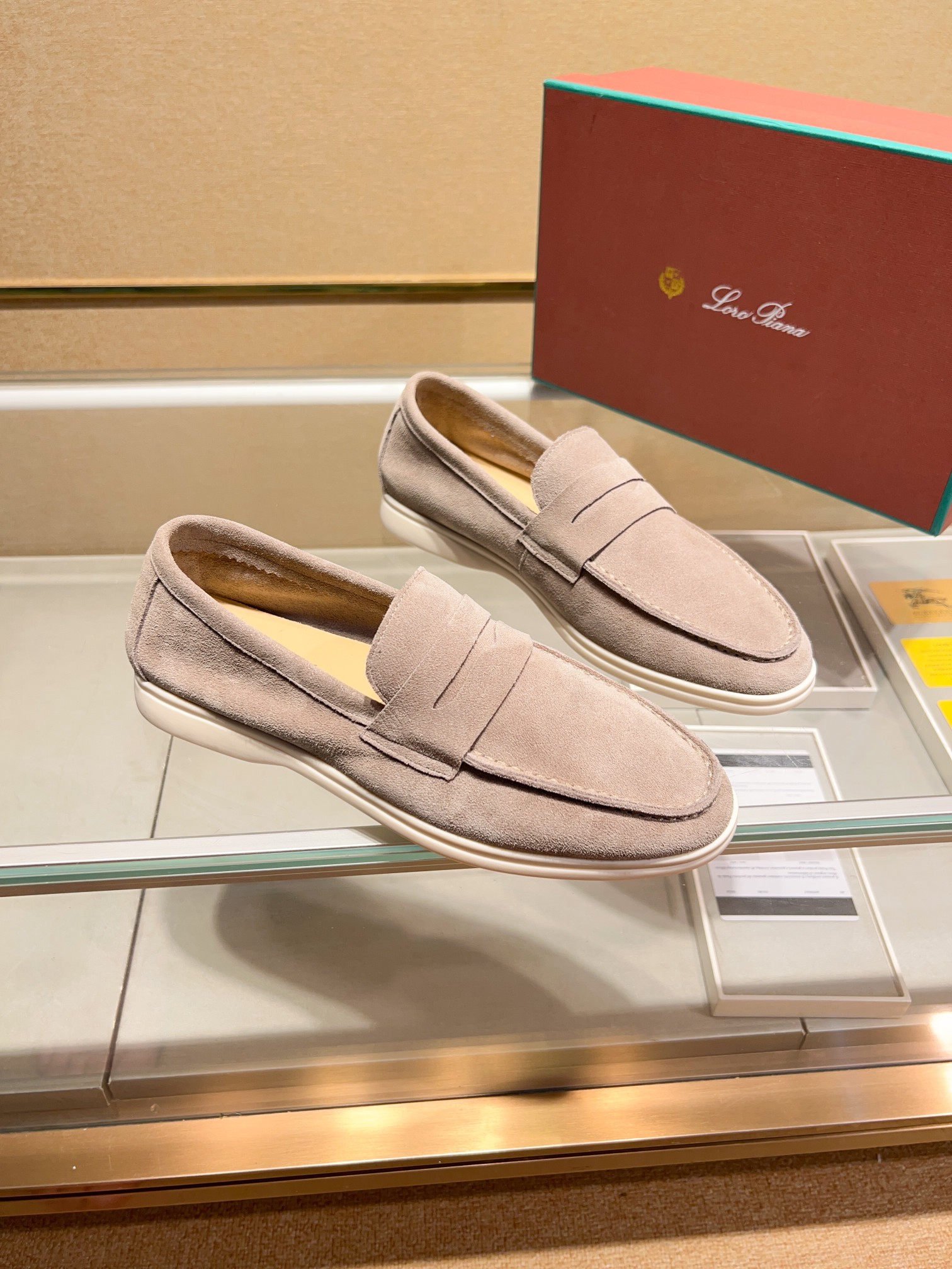 Precio de fábrica:Obtener Loro Piana 2023 Zapatos mocasín nuevo cuenta con una parte superior de gam