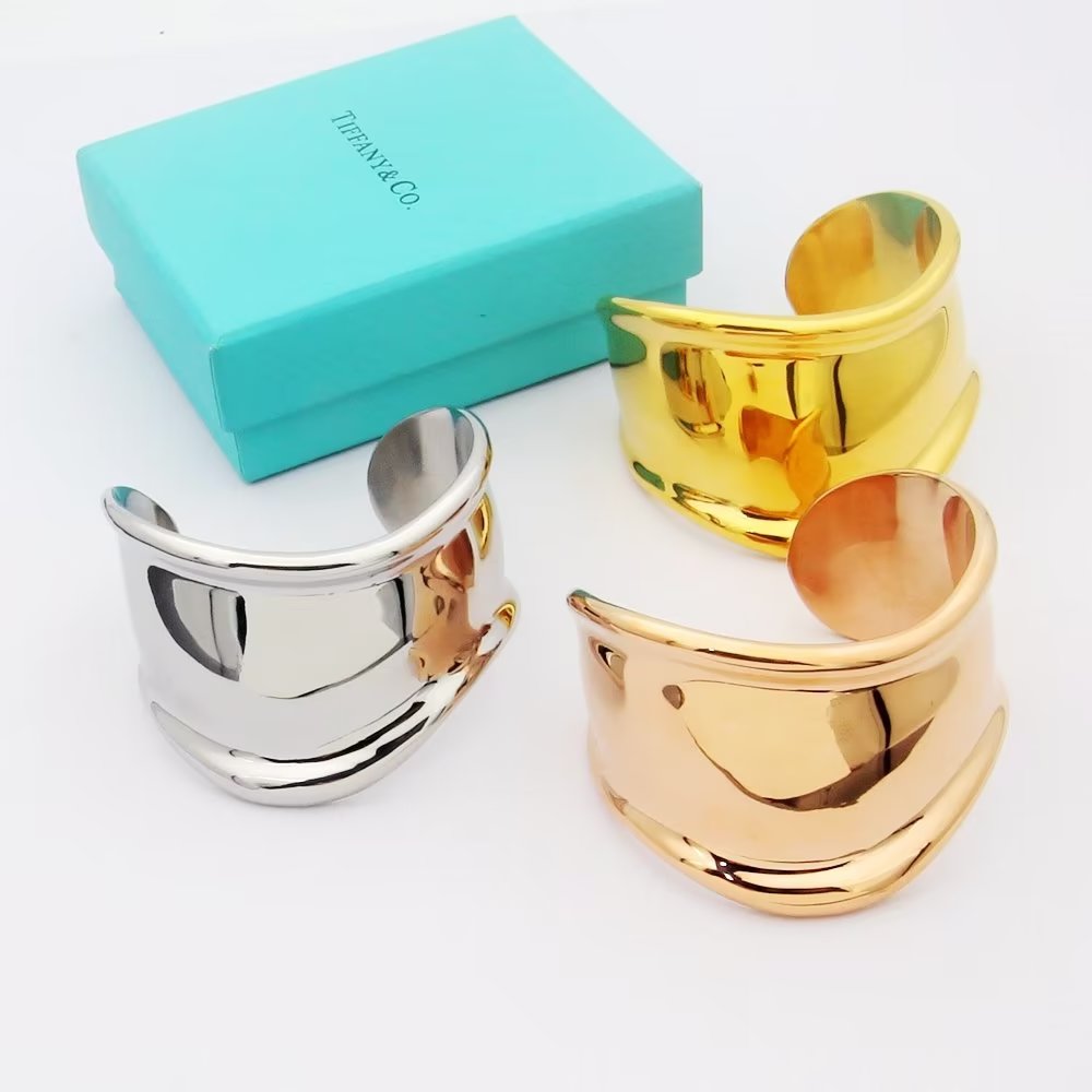 Tiffany & Co. 独家首发 高级定制 蒂芙尼手镯不规则 光面手镯 设计 简洁 彰显 优雅 低调绽放自信 非常细腻而夺目