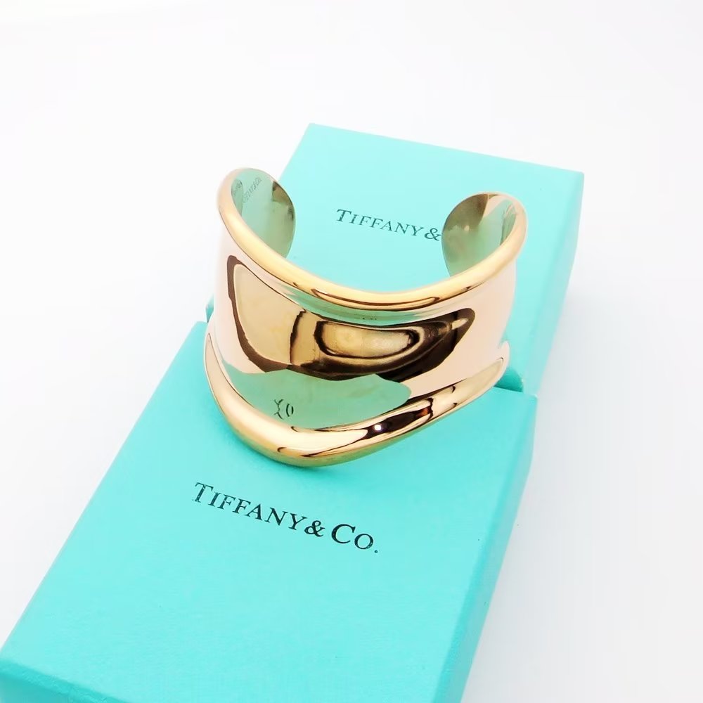 Tiffany & Co. 独家首发 高级定制 蒂芙尼手镯不规则 光面手镯 设计 简洁 彰显 优雅 低调绽放自信 非常细腻而夺目
