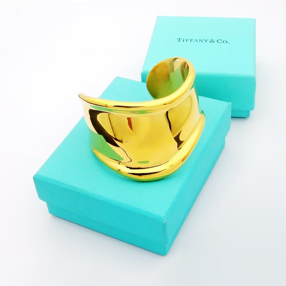 Tiffany & Co. 独家首发 高级定制 蒂芙尼手镯不规则 光面手镯 设计 简洁 彰显 优雅 低调绽放自信 非常细腻而夺目