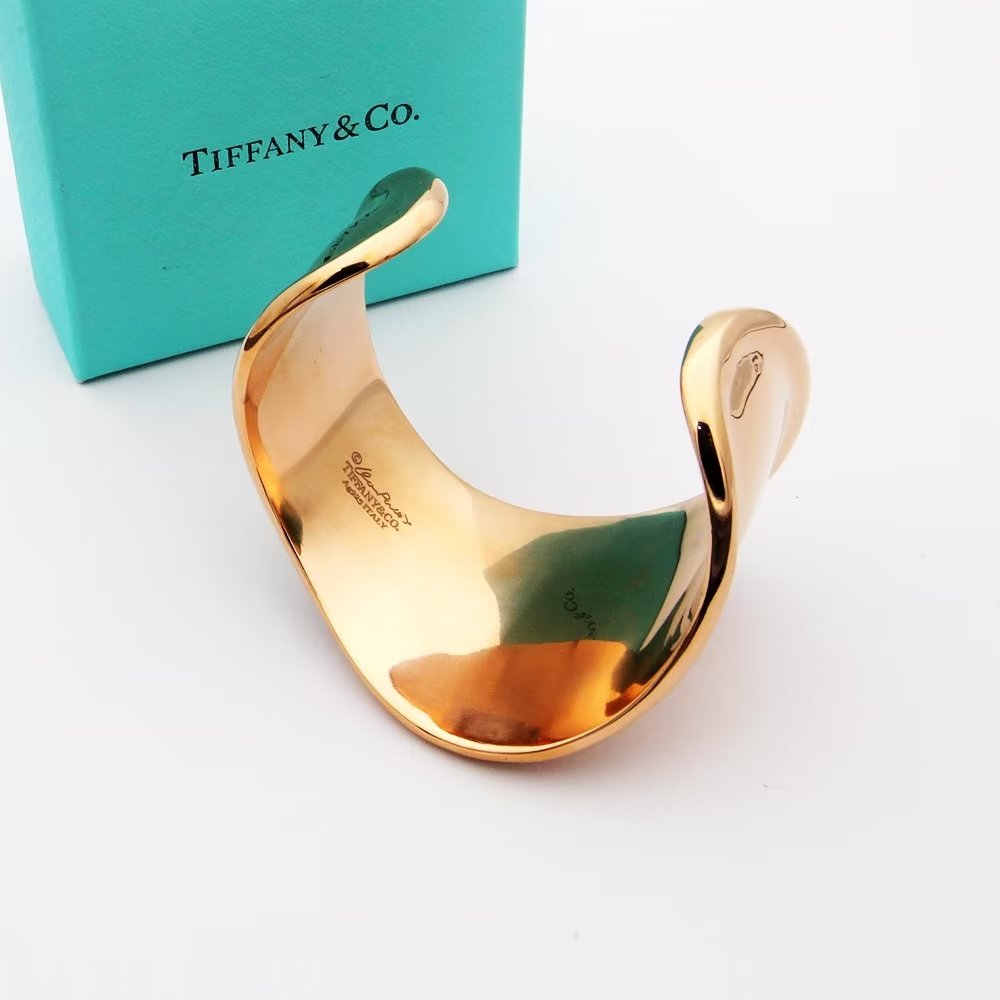 Tiffany & Co. 独家首发 高级定制 蒂芙尼手镯不规则 光面手镯 设计 简洁 彰显 优雅 低调绽放自信 非常细腻而夺目