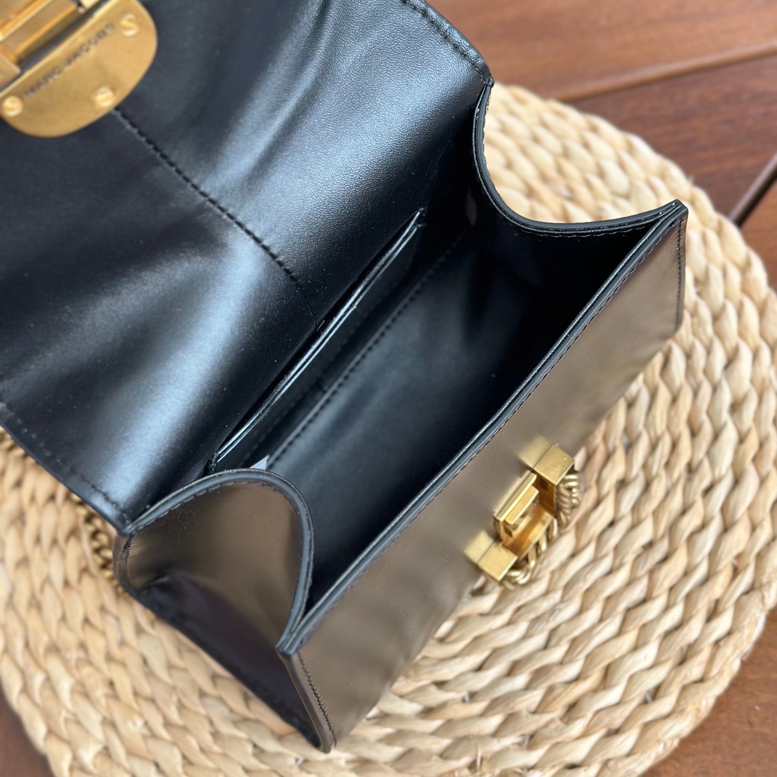 Marc Jacobs 黑色樱花粉
