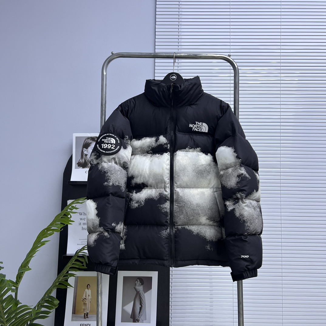 Das oberste ultimative Knockoff
 The North Face Kleidung Daunenjacke Schwarz Stickerei Nylon