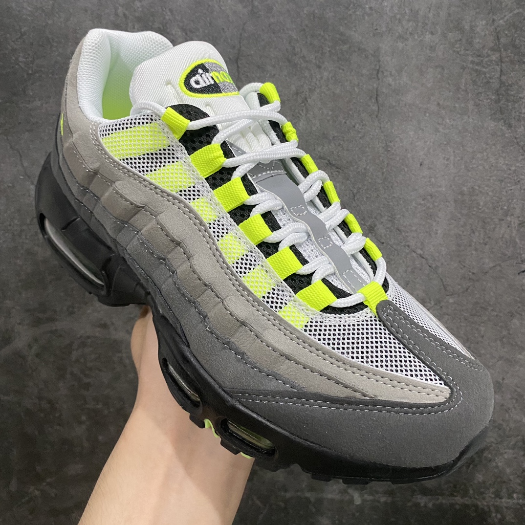 图片[3]-【MX版】NK Air Max 95 复古减震气垫跑鞋 554970-071经典重温 外单专供大厂出品 品质稳定 鞋款设计灵感源于人体构造 中底设计基于人体的脊柱构造 是整体设计的核心 尼龙孔眼代表了肋骨 而分层式面板和网眼象征着肌肉纤维和肉体组织 Air Max 95采用了两个独立的吹塑成型的Air-Sole单元 并首次在前掌使用可视化气垫设计 Swoosh logo夜当作一个 点符号放在了鞋子的后帮位置 20年的发展让 AIR MAX 95有了不同的故事 20年后再度面向世人的时候 焕然一新的面貌 让人有了另外一种清新脱俗的感觉SIZE：36 36.5 37.5 38 38.5 39 40 40.5 41 42 42.5 43 44 44.5 45 46-莆田鞋批发中心