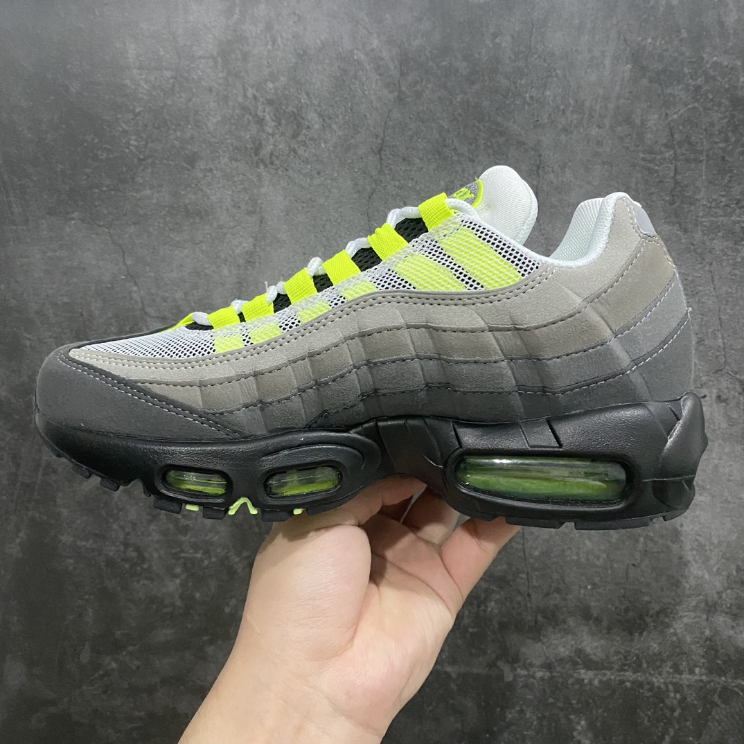 图片[2]-【MX版】NK Air Max 95 复古减震气垫跑鞋 554970-071经典重温 外单专供大厂出品 品质稳定 鞋款设计灵感源于人体构造 中底设计基于人体的脊柱构造 是整体设计的核心 尼龙孔眼代表了肋骨 而分层式面板和网眼象征着肌肉纤维和肉体组织 Air Max 95采用了两个独立的吹塑成型的Air-Sole单元 并首次在前掌使用可视化气垫设计 Swoosh logo夜当作一个 点符号放在了鞋子的后帮位置 20年的发展让 AIR MAX 95有了不同的故事 20年后再度面向世人的时候 焕然一新的面貌 让人有了另外一种清新脱俗的感觉SIZE：36 36.5 37.5 38 38.5 39 40 40.5 41 42 42.5 43 44 44.5 45 46-莆田鞋批发中心