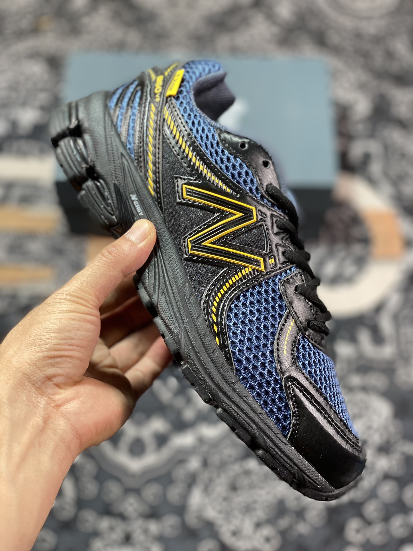 New Balance 860V2 series low-top classic retro dad style casual sports jogging shoes ”Joint black dark blue and yellow” ML860DM2