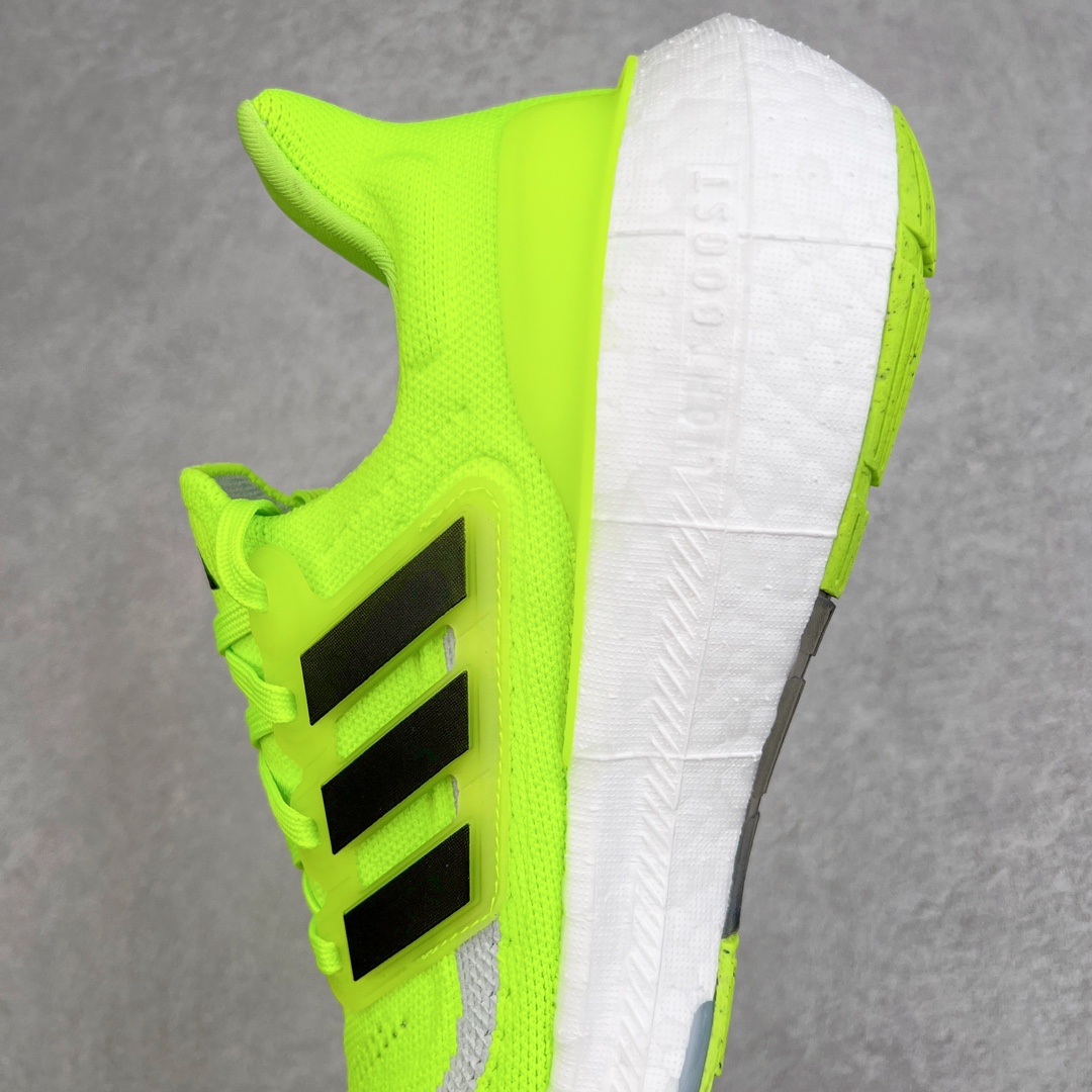 图片[7]-零售💰270 ＃YG纯原 AD Ultra Boost Light UB2023系列低帮袜套式针织透气缓震休闲运动慢跑鞋 HP9203 德国进口巴斯夫大底 全套原纸板楦头开发 原厂特供飞织面配套加持 确保原汁原味 完美呈现版型 一比一还原zp踩屎脚感 原档案底模数据 正确多层组合大底 辰元原厂针织代工 细节还原度极高 独家外贸特供开发至48.5 历经10年不断创新以科技重塑跑步推出全新超轻新科技跑鞋 力求为跑步添活力 搭载LIGHT BOOST中底的新鲜演绎 无论节奏快慢、距离长短 伴你活力畅跑 延续了该系列的设计语言 采用分区编织鞋面 鞋头处网眼孔洞更大 提升透气性 一体式鞋舌 避免运动中出现偏移 实现鞋脚一体性 鞋侧 TPU 材质 有效提供支撑性 镂空的设计 同时减轻整体重量 最明显的则是中底部分 不仅是厚度夸张 大家最熟悉的 Boost 材质终于迎来升级 减重 30% 带来更轻量化的上脚感受 SIZE：39 40 40.5 41 42 42.5 43 44 44.5 45 46 47 48 编码：by2936070-运动鞋