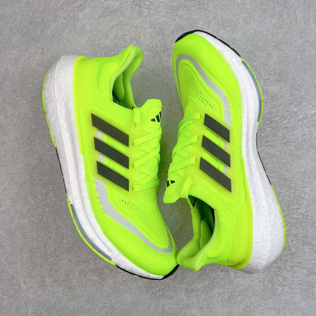 图片[3]-零售💰270 ＃YG纯原 AD Ultra Boost Light UB2023系列低帮袜套式针织透气缓震休闲运动慢跑鞋 HP9203 德国进口巴斯夫大底 全套原纸板楦头开发 原厂特供飞织面配套加持 确保原汁原味 完美呈现版型 一比一还原zp踩屎脚感 原档案底模数据 正确多层组合大底 辰元原厂针织代工 细节还原度极高 独家外贸特供开发至48.5 历经10年不断创新以科技重塑跑步推出全新超轻新科技跑鞋 力求为跑步添活力 搭载LIGHT BOOST中底的新鲜演绎 无论节奏快慢、距离长短 伴你活力畅跑 延续了该系列的设计语言 采用分区编织鞋面 鞋头处网眼孔洞更大 提升透气性 一体式鞋舌 避免运动中出现偏移 实现鞋脚一体性 鞋侧 TPU 材质 有效提供支撑性 镂空的设计 同时减轻整体重量 最明显的则是中底部分 不仅是厚度夸张 大家最熟悉的 Boost 材质终于迎来升级 减重 30% 带来更轻量化的上脚感受 SIZE：39 40 40.5 41 42 42.5 43 44 44.5 45 46 47 48 编码：by2936070-运动鞋