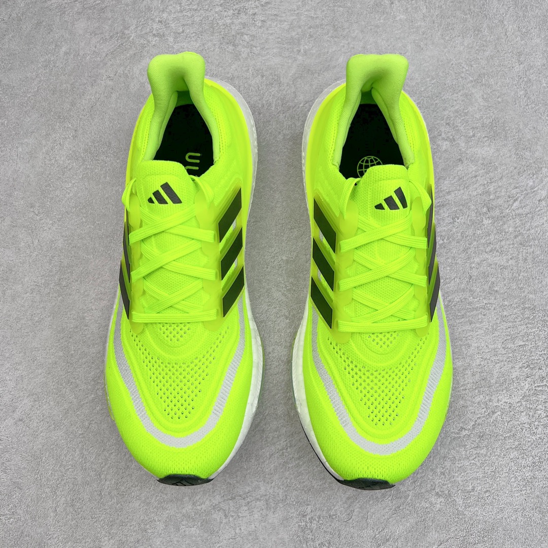 图片[2]-零售💰270 ＃YG纯原 AD Ultra Boost Light UB2023系列低帮袜套式针织透气缓震休闲运动慢跑鞋 HP9203 德国进口巴斯夫大底 全套原纸板楦头开发 原厂特供飞织面配套加持 确保原汁原味 完美呈现版型 一比一还原zp踩屎脚感 原档案底模数据 正确多层组合大底 辰元原厂针织代工 细节还原度极高 独家外贸特供开发至48.5 历经10年不断创新以科技重塑跑步推出全新超轻新科技跑鞋 力求为跑步添活力 搭载LIGHT BOOST中底的新鲜演绎 无论节奏快慢、距离长短 伴你活力畅跑 延续了该系列的设计语言 采用分区编织鞋面 鞋头处网眼孔洞更大 提升透气性 一体式鞋舌 避免运动中出现偏移 实现鞋脚一体性 鞋侧 TPU 材质 有效提供支撑性 镂空的设计 同时减轻整体重量 最明显的则是中底部分 不仅是厚度夸张 大家最熟悉的 Boost 材质终于迎来升级 减重 30% 带来更轻量化的上脚感受 SIZE：39 40 40.5 41 42 42.5 43 44 44.5 45 46 47 48 编码：by2936070-运动鞋