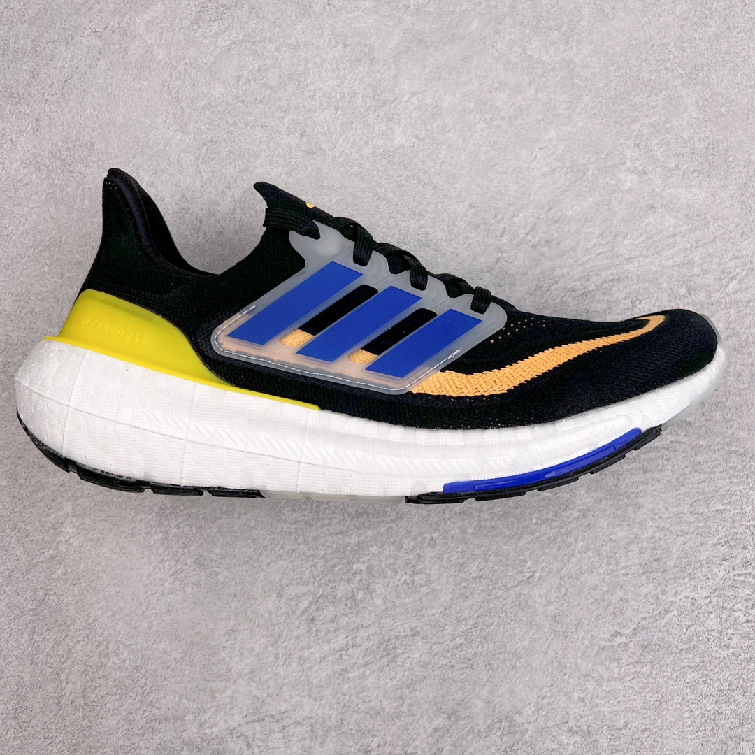 零售💰270 ＃YG纯原 AD Ultra Boost Light UB2023系列低帮袜套式针织透气缓震休闲运动慢跑鞋 HP9203 德国进口巴斯夫大底 全套原纸板楦头开发 原厂特供飞织面配套加持 确保原汁原味 完美呈现版型 一比一还原zp踩屎脚感 原档案底模数据 正确多层组合大底 辰元原厂针织代工 细节还原度极高 独家外贸特供开发至48.5 历经10年不断创新以科技重塑跑步推出全新超轻新科技跑鞋 力求为跑步添活力 搭载LIGHT BOOST中底的新鲜演绎 无论节奏快慢、距离长短 伴你活力畅跑 延续了该系列的设计语言 采用分区编织鞋面 鞋头处网眼孔洞更大 提升透气性 一体式鞋舌 避免运动中出现偏移 实现鞋脚一体性 鞋侧 TPU 材质 有效提供支撑性 镂空的设计 同时减轻整体重量 最明显的则是中底部分 不仅是厚度夸张 大家最熟悉的 Boost 材质终于迎来升级 减重 30% 带来更轻量化的上脚感受 SIZE：39 40 40.5 41 42 42.5 43 44 44.5 45 46 47 48 编码：by2936070-运动鞋