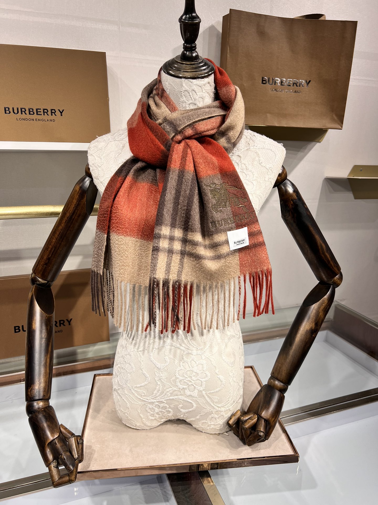 💟百分之百纯羊绒💟一百个赞[强][强]自留款[OK]柔软如糯[OK]Burberry巴宝莉最新原单【私人