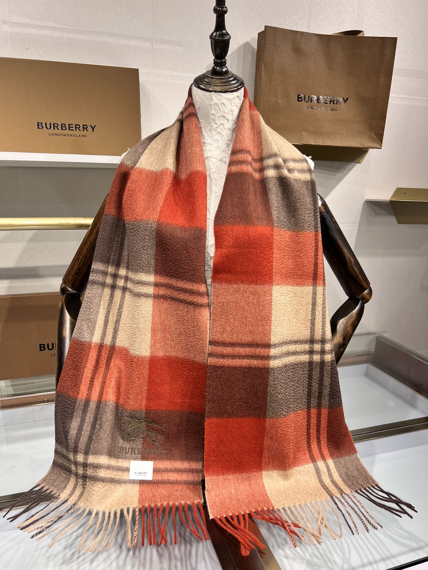 💟百分之百纯羊绒💟一百个赞[强][强]自留款[OK]柔软如糯[OK]Burberry巴宝莉最新原单【私人