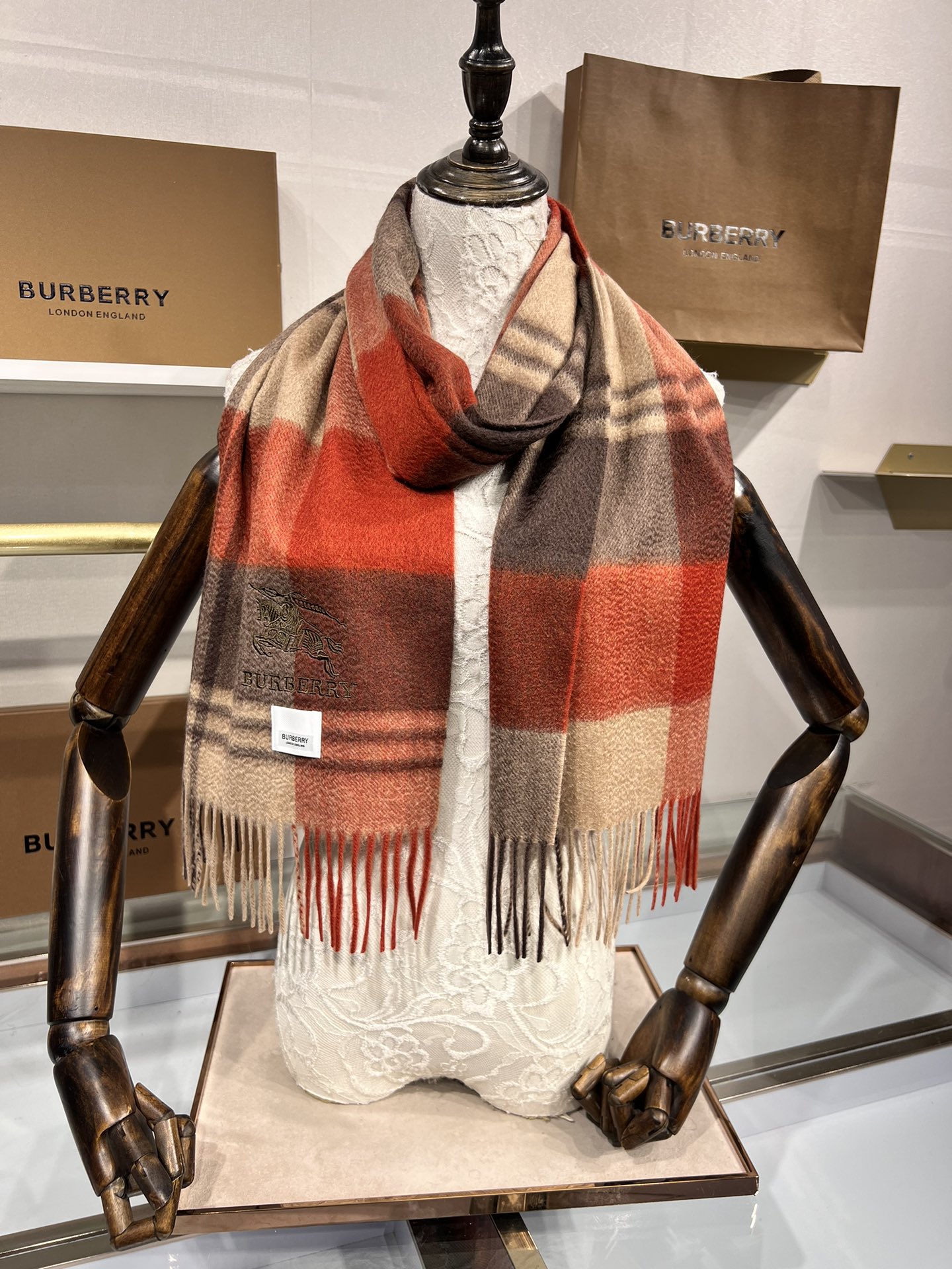 💟百分之百纯羊绒💟一百个赞[强][强]自留款[OK]柔软如糯[OK]Burberry巴宝莉最新原单【私人