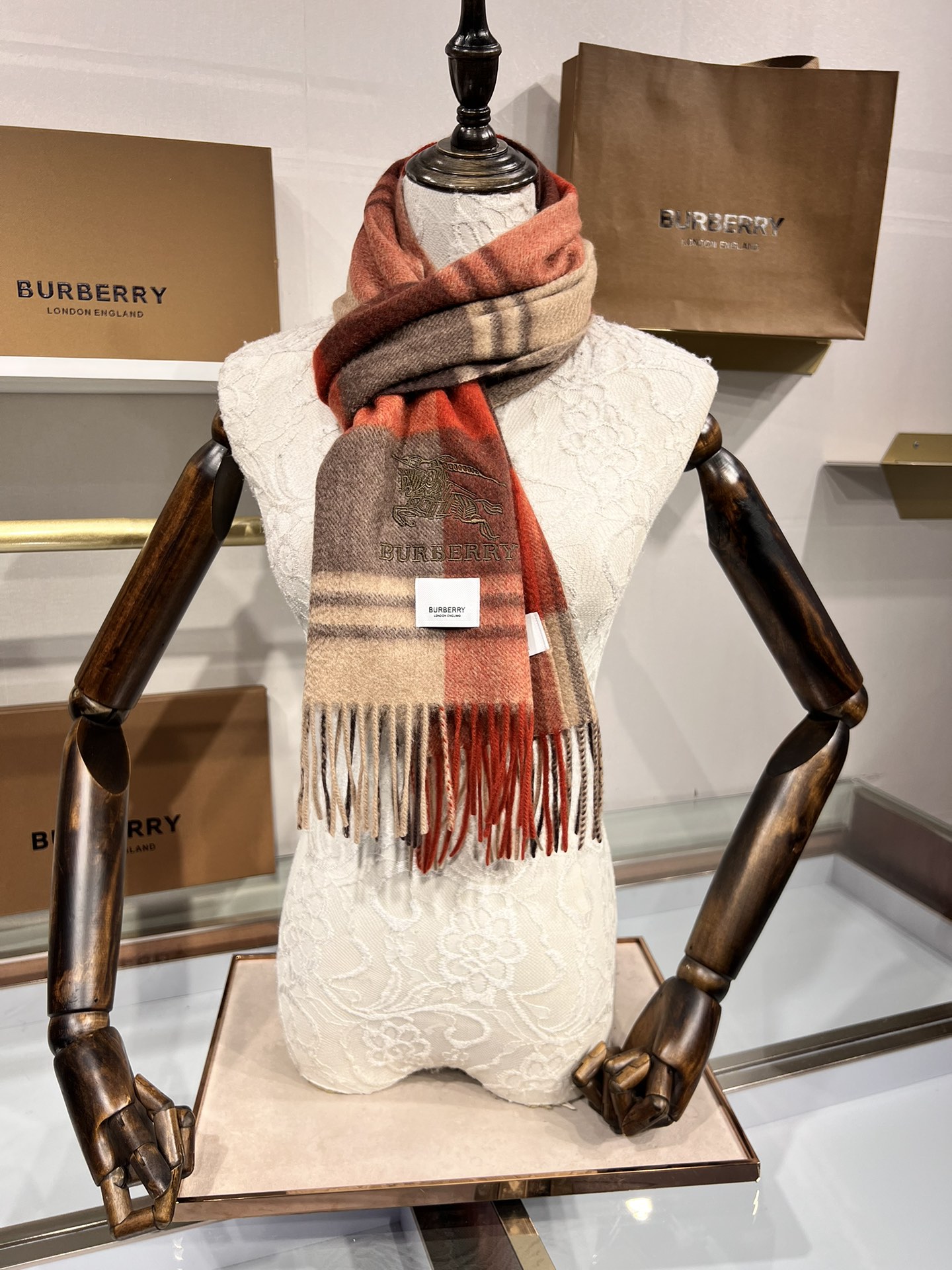 💟百分之百纯羊绒💟一百个赞[强][强]自留款[OK]柔软如糯[OK]Burberry巴宝莉最新原单【私人