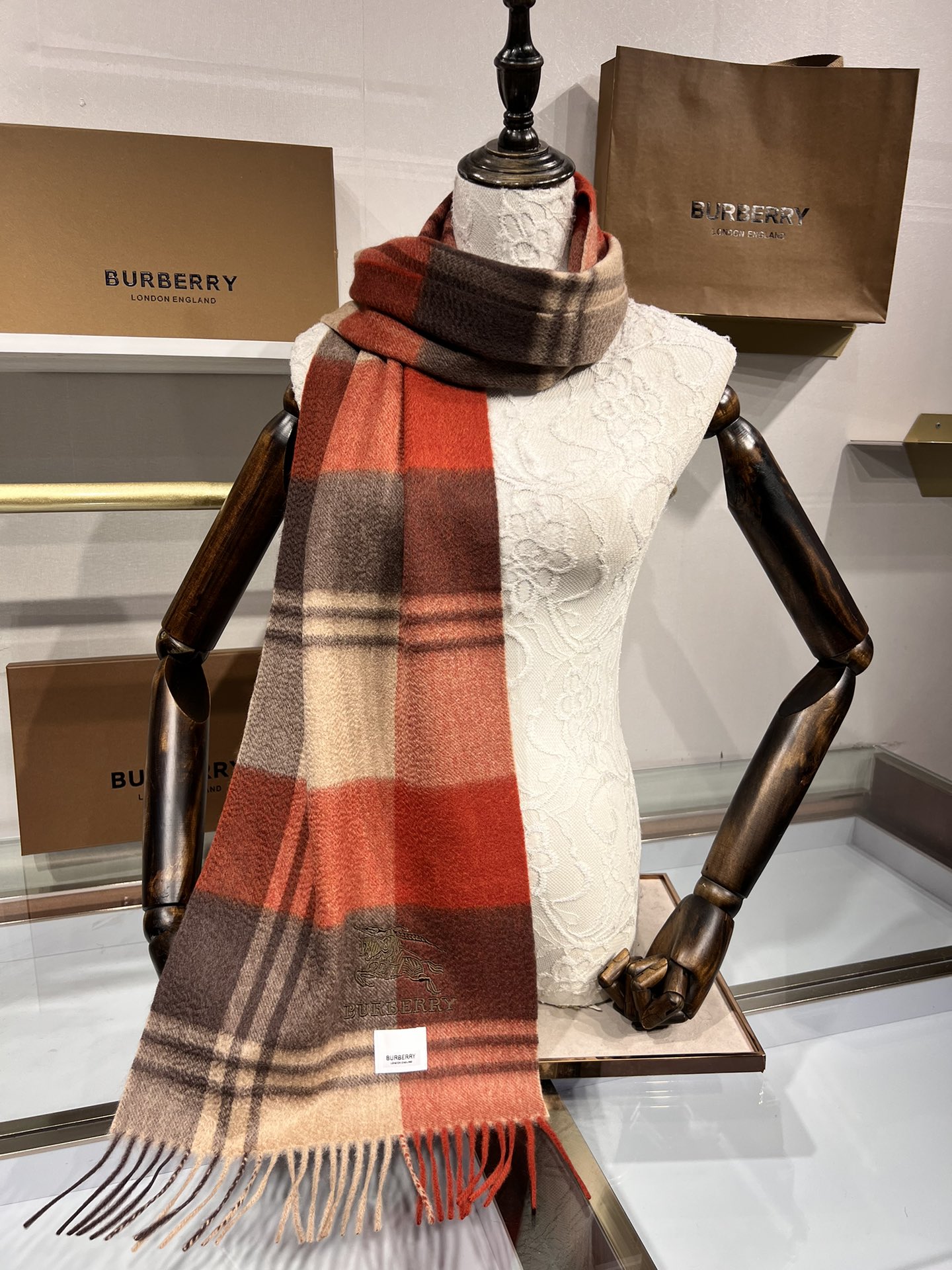 💟百分之百纯羊绒💟一百个赞[强][强]自留款[OK]柔软如糯[OK]Burberry巴宝莉最新原单【私人