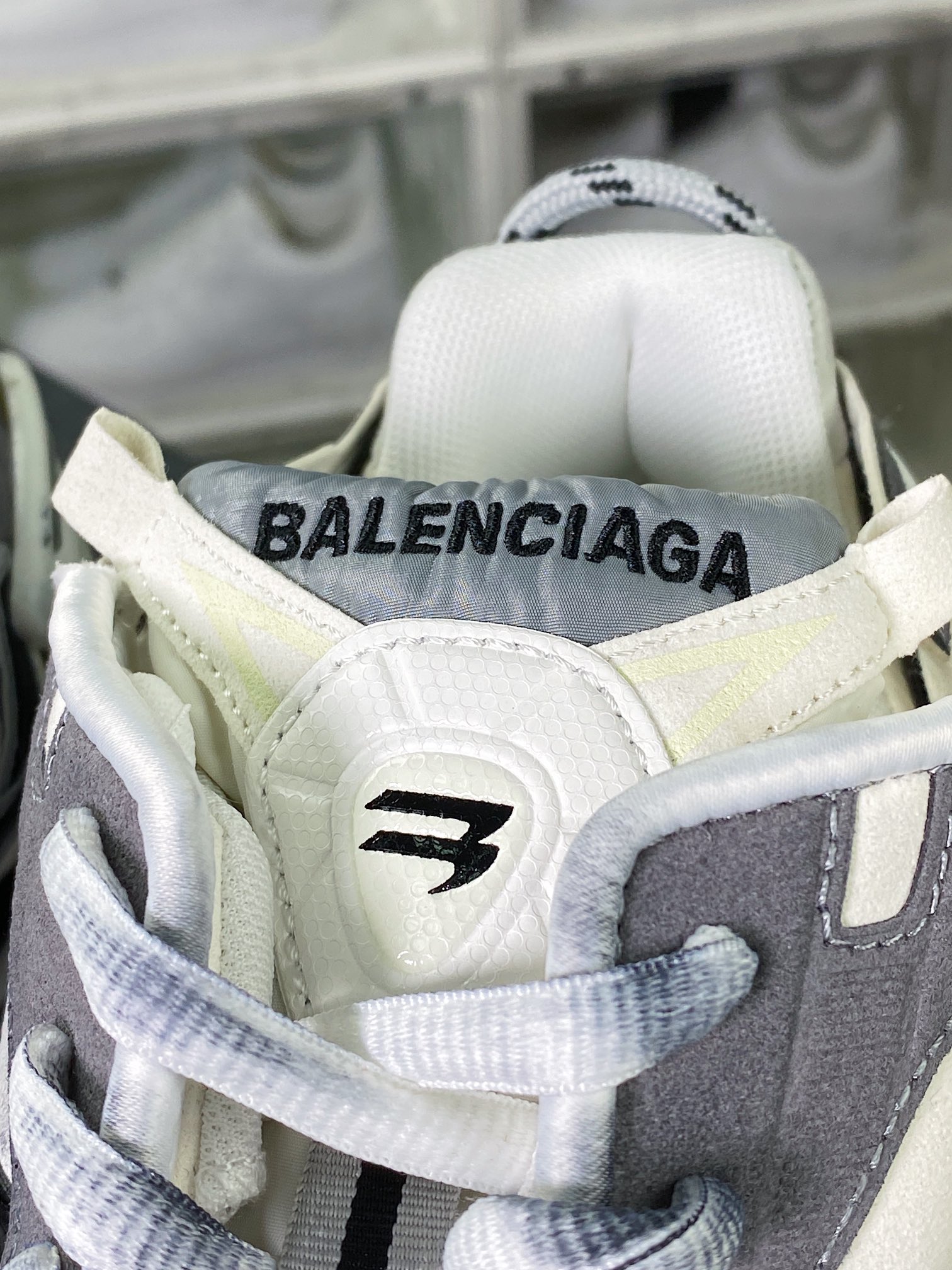 Balenciaga BALENCIAGA Runner Sneaker ”White/Dark Grey/Red” jogging shoes ”Deconstruction Destruction Gray White Black” 677403 W3RB6 9167