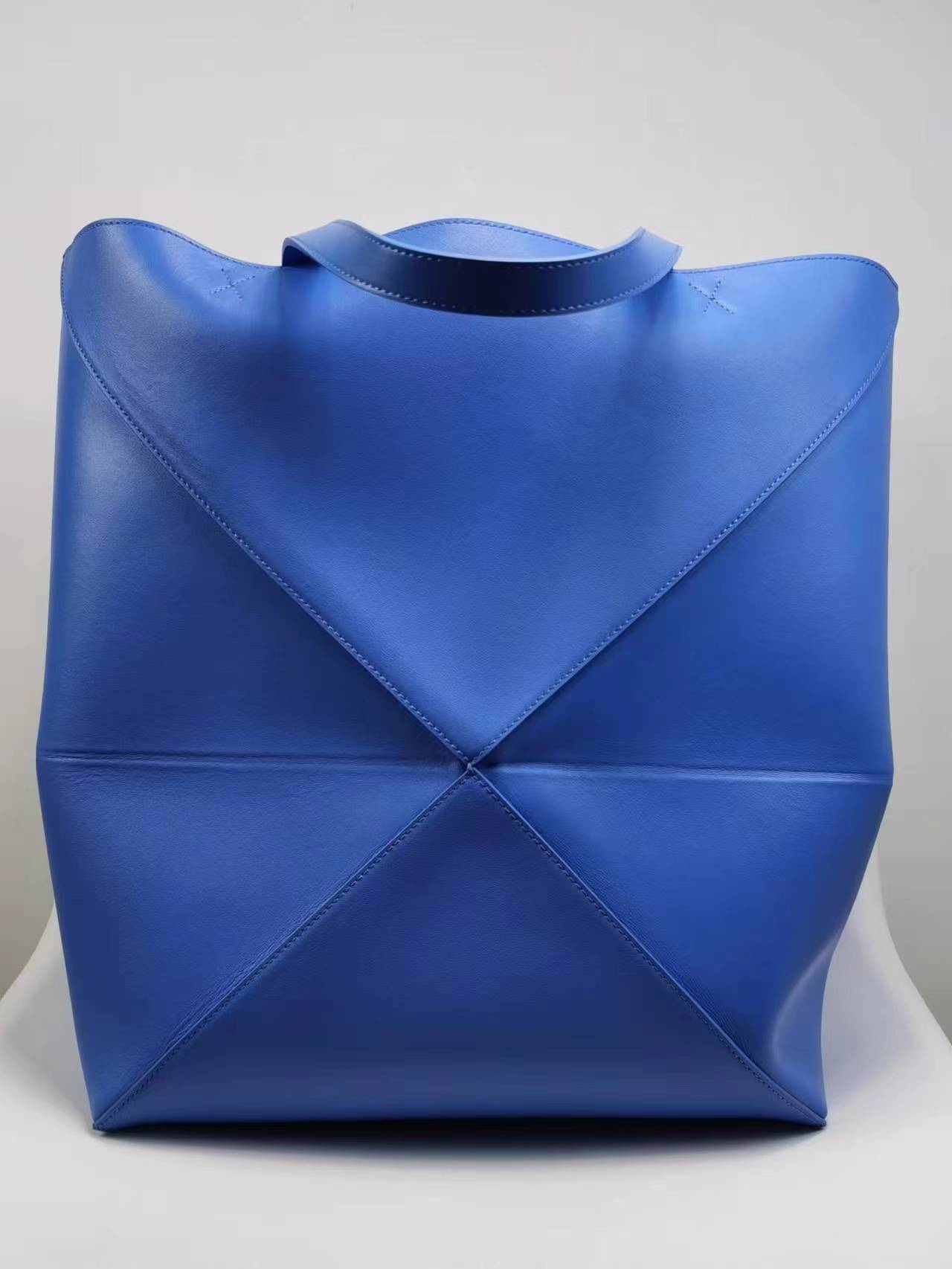 Loewe Puzzle Fold Large Tote Bag in Shiny Leather - Geometric Design, Foldable 4 i1693634255 1480 2