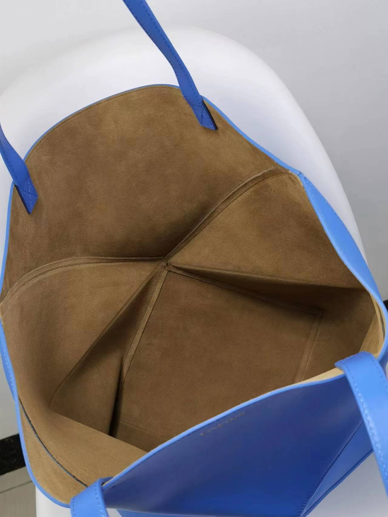 Loewe Puzzle Fold Large Tote Bag in Shiny Leather - Geometric Design, Foldable 7 i1693634255 546 5