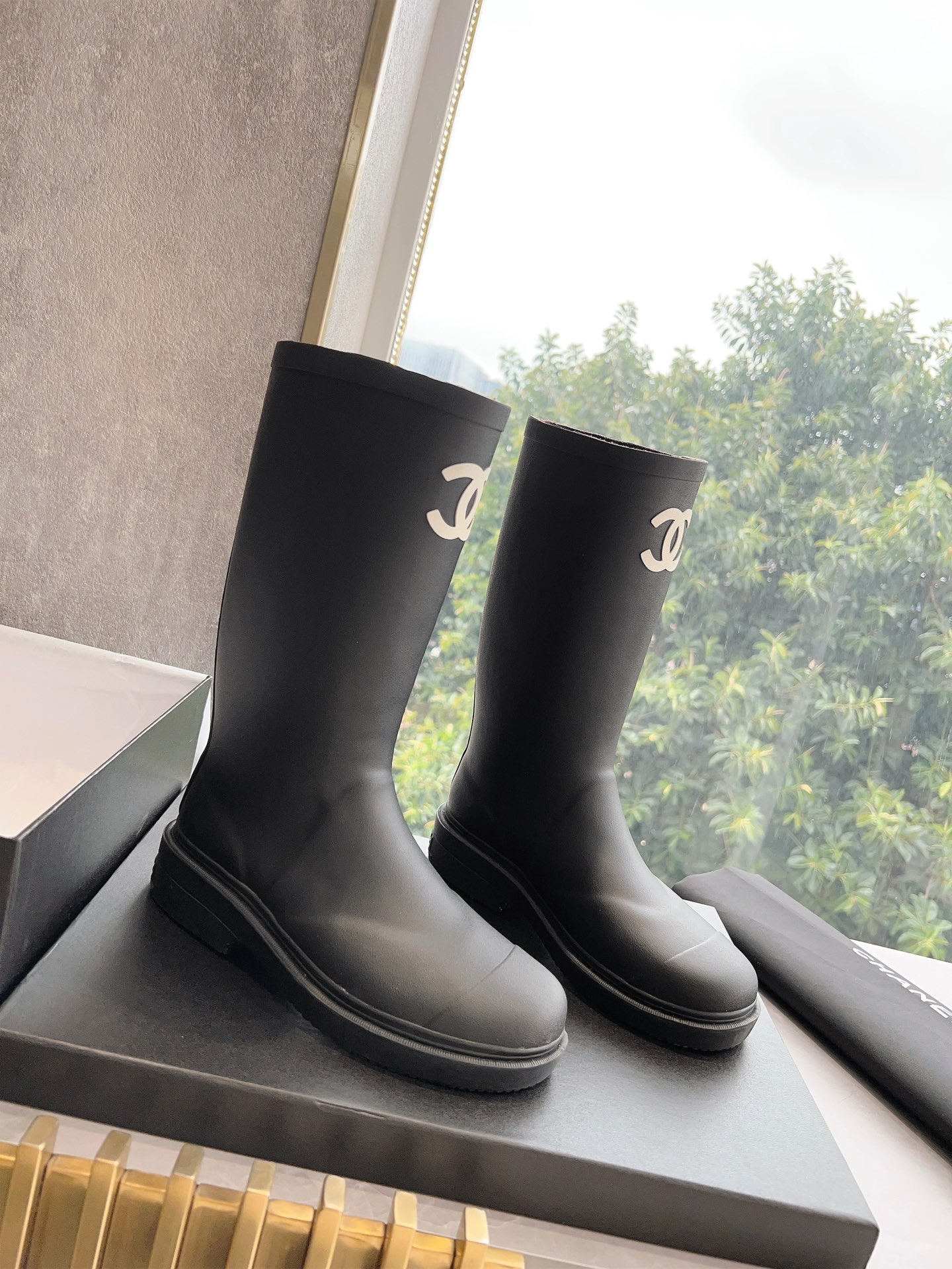 黑色现货供应G319爆款来袭❤️Chane*太适合雨季穿啦。爆款雨靴❤️全网最火雨靴、全新购入重金模具升级、绝对不会后悔 黑色现货供应G319爆款来袭❤️Chane*太适合雨季穿啦。爆款雨靴❤️全网最火雨靴、全新购入重金模具升级、绝对不会后悔