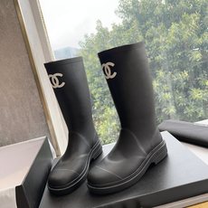 黑色现货供应G319爆款来袭❤️Chane*太适合雨季穿啦。爆款雨靴❤️全网最火雨靴、全新购入重金模具升级、绝对不会后悔 黑色现货供应G319爆款来袭❤️Chane*太适合雨季穿啦。爆款雨靴❤️全网最火雨靴、全新购入重金模具升级、绝对不会后悔