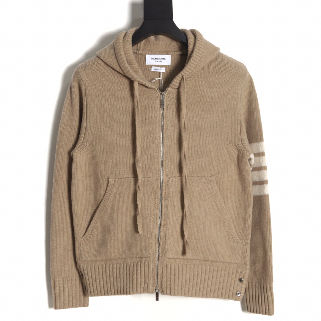 NO:129053,Number of codes 1-2-3-4 SF Express free shipping on the day of delivery [self-pick up two days] TB Sailing boat hooded hooded jacket, full color code of brown is in the warehouse. The cardigan style of this product is YB one-to-one single side plus one multiply one thread The whole piece wool material is color-blocking style. Features are light body, soft, skin-friendly, strong warmth, plus customized deep-sea shell buckles, customized webbing. Different styles are suitable for all classes,, jackets & coats, hats, alexander wang19860909码数1-2-3-4 代发当天顺丰包邮【自取隔两天】 TB 帆船澳毛连帽外套 咖色全码入库啦. 本产品开衫款式照YB一比一单面加一乘一螺纹 整件全澳毛材质 相拼色风格 特点体轻 柔软 亲肤 保暖性强 加上定制深海贝壳扣 定制织带 风格各有不同 男女通穿 适合各种阶层,,jackets & coats,hats,alexander wang,Men's clothing