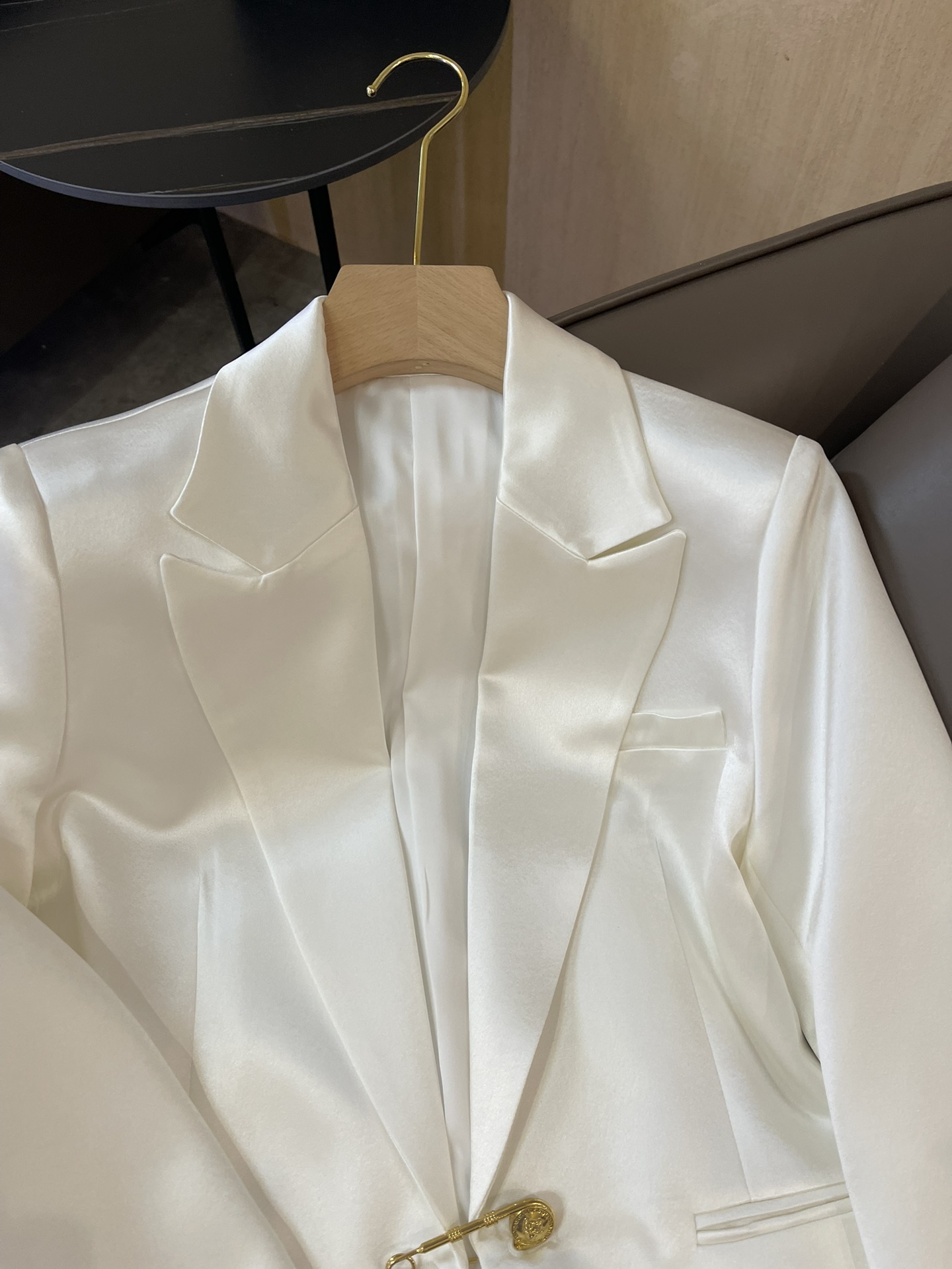 HXZ036#新款西装外套💕范思哲 金色别针🧷金扣子醋酸西装外套 黑色 白色 SMLXL