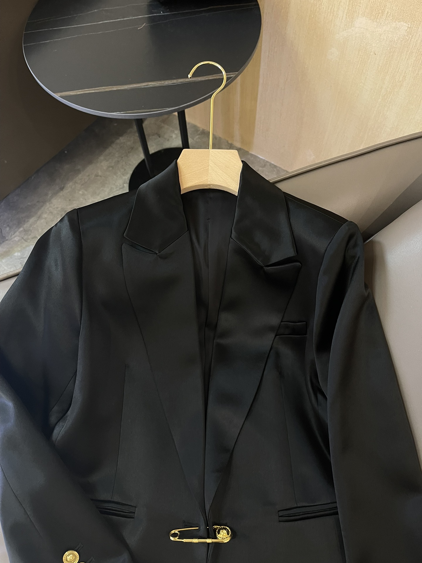 HXZ036#新款西装外套💕范思哲 金色别针🧷金扣子醋酸西装外套 黑色 白色 SMLXL