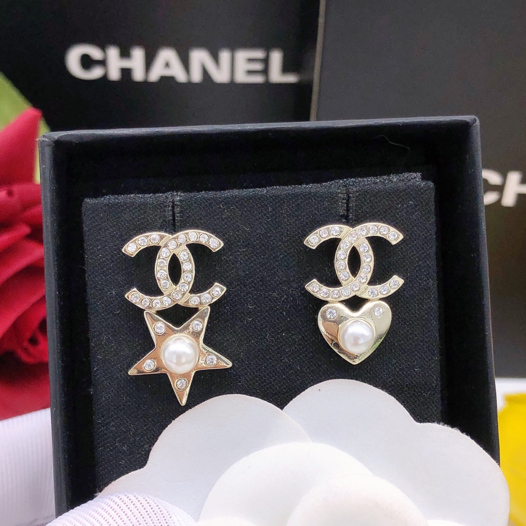 编号XED0414美若天仙💕怎么搭配都好看❤不对称星星桃心耳钉