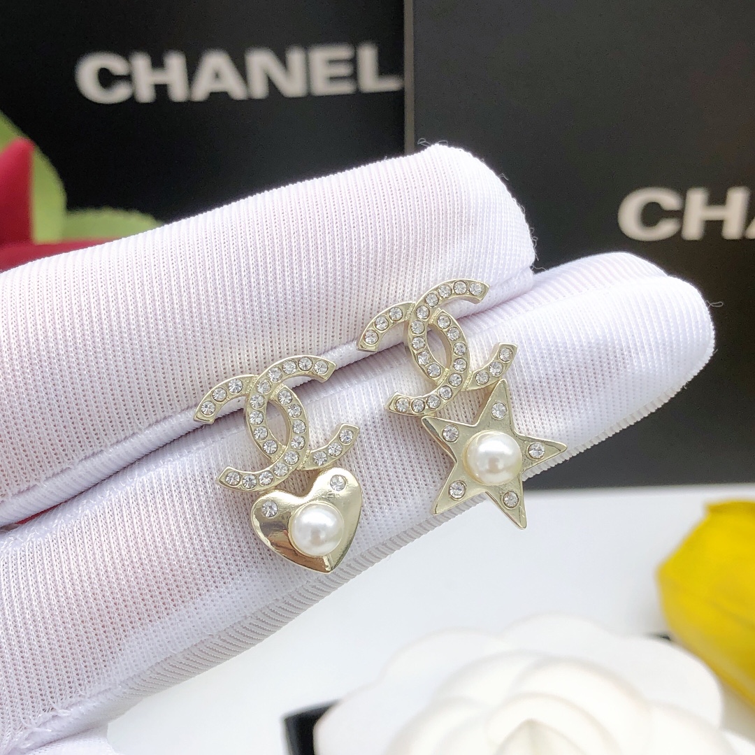 编号XED0414美若天仙💕怎么搭配都好看❤不对称星星桃心耳钉