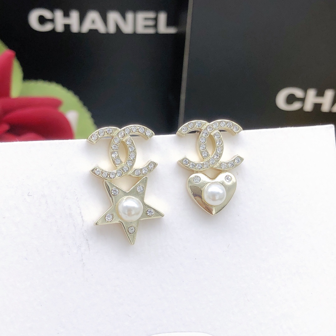 编号XED0414美若天仙💕怎么搭配都好看❤不对称星星桃心耳钉