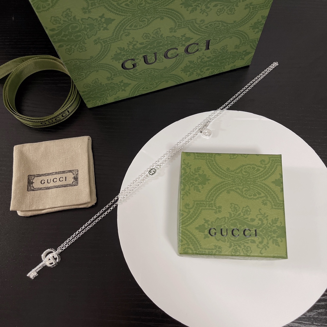  古驰🎈专柜爆款🎈
⚠️厂家直销价
⚠️原版一比一复刻
⚠️古 驰项链