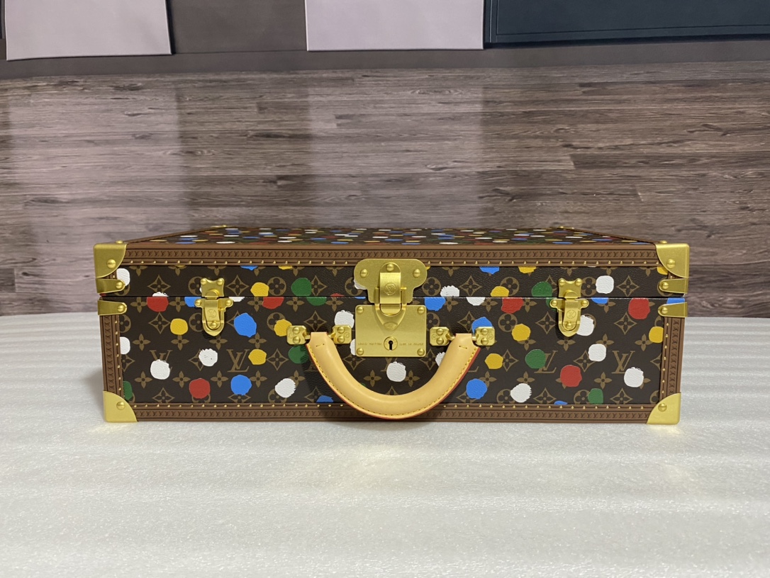 NO:270071,Tower box 60cm (polka dot presbyterian   red),19860909塔箱60cm（波点老花 正红）,,luggage