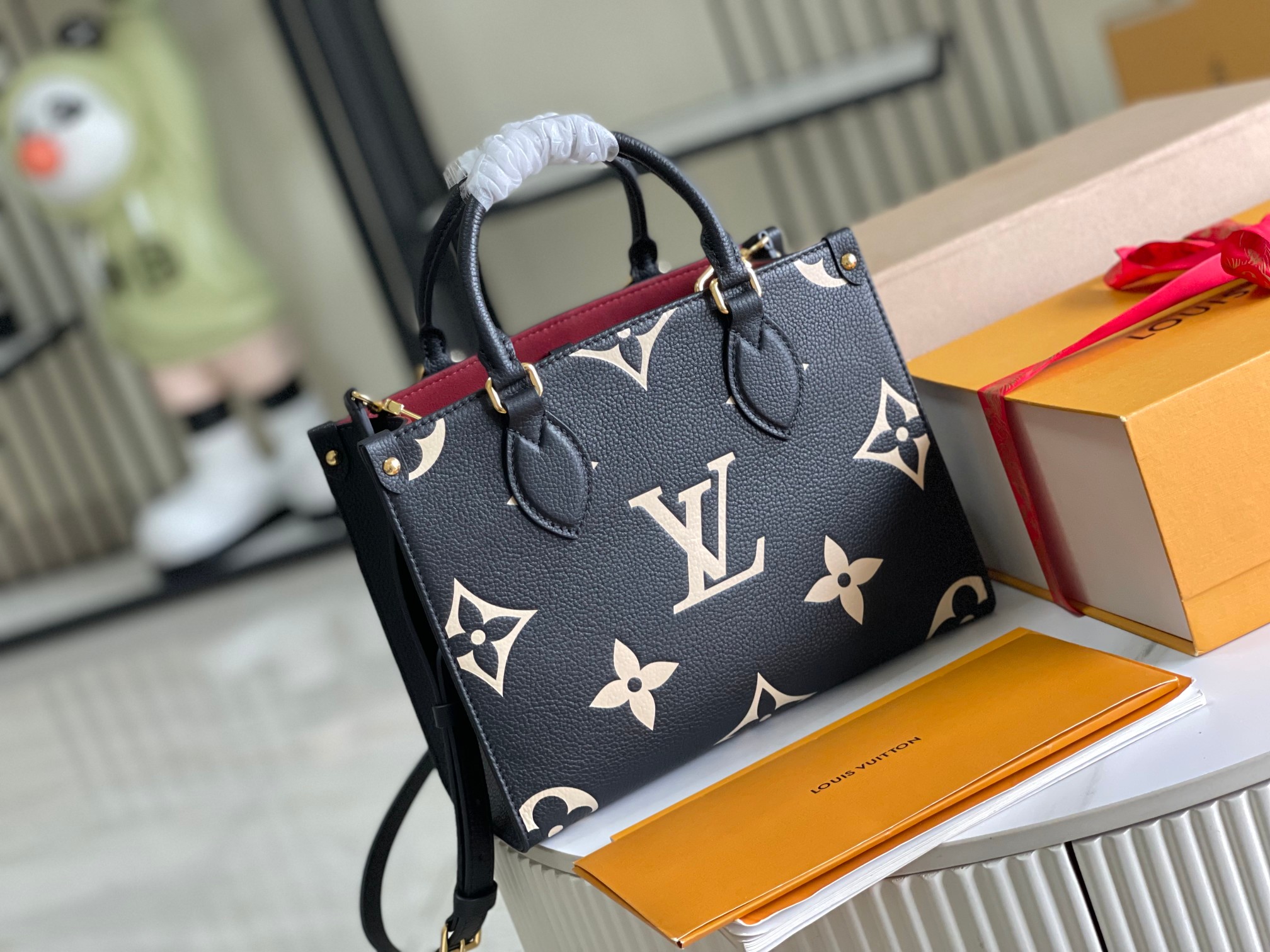 Louis Vuitton Haute Couture Classic Luxury Handbag Shoulder Crossbody 2