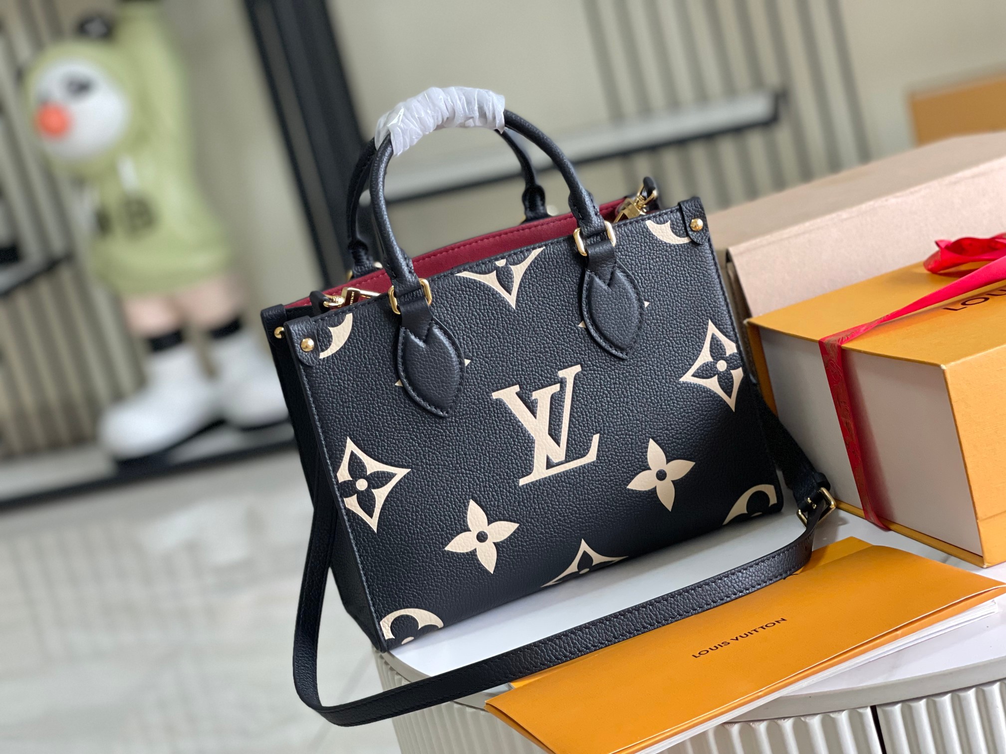Louis Vuitton Haute Couture Classic Luxury Handbag Shoulder Crossbody 4