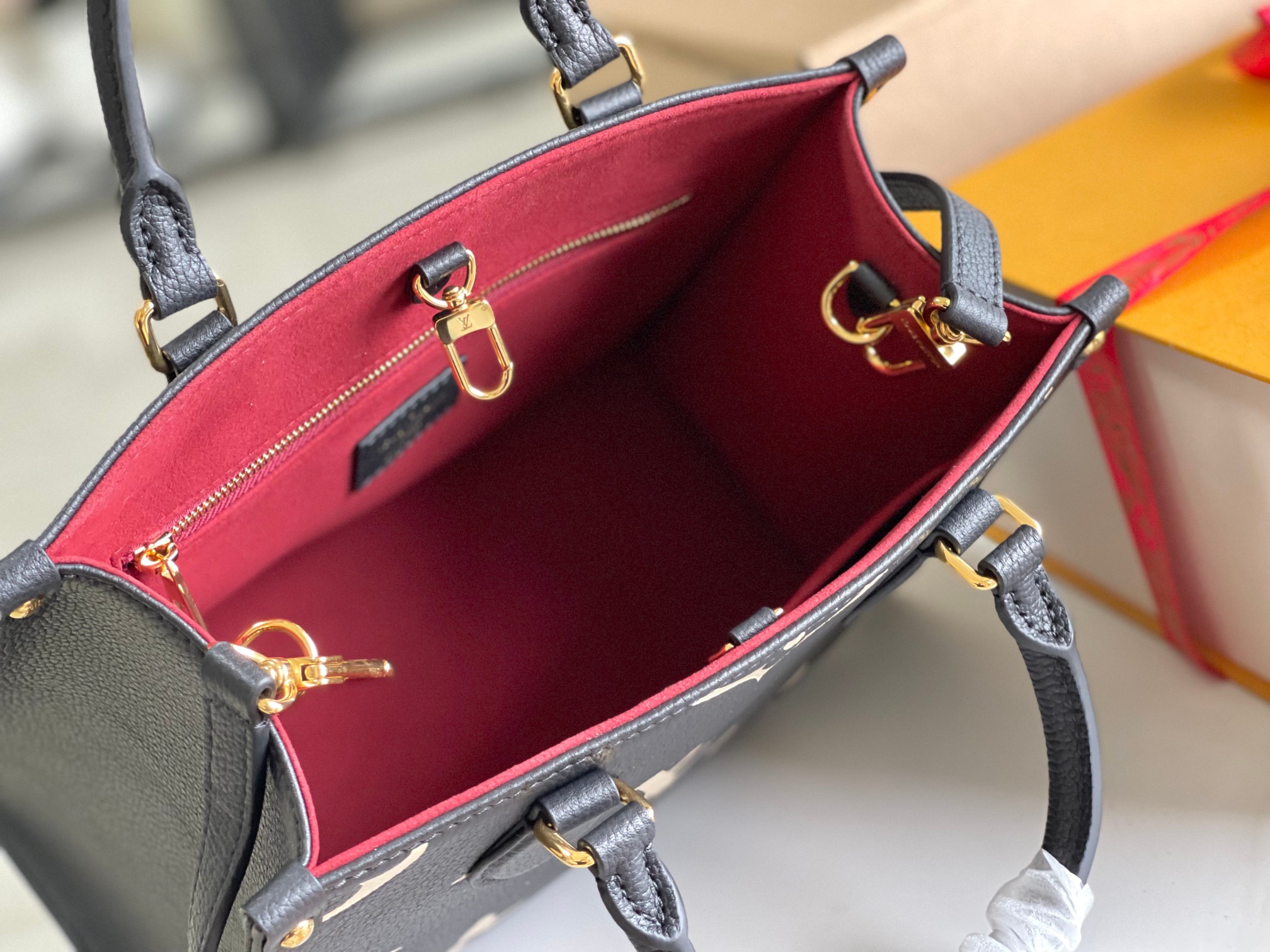 Louis Vuitton Haute Couture Classic Luxury Handbag Shoulder Crossbody 8