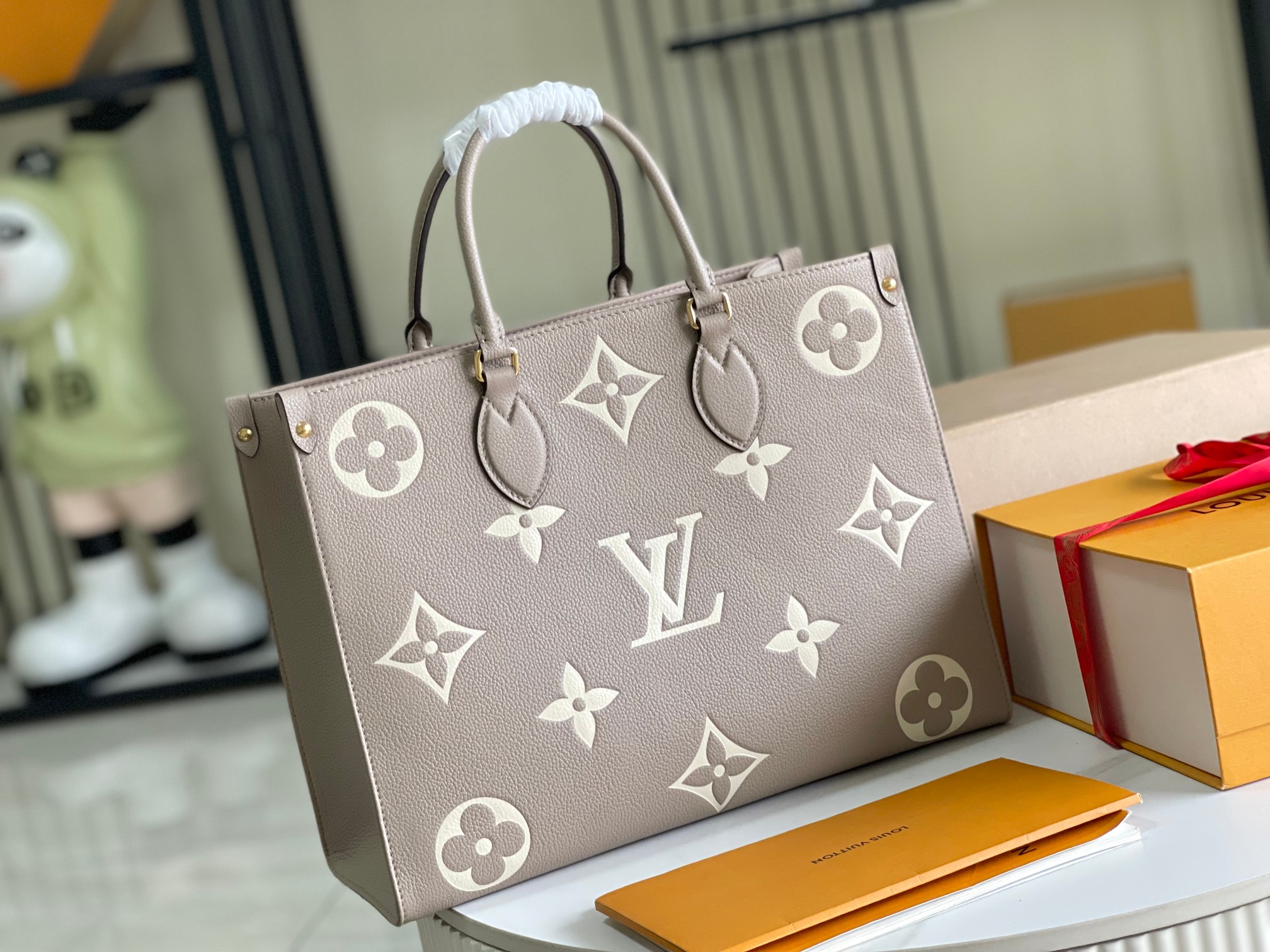 Louis Vuitton Haute Couture Classic Luxury Handbag Shoulder Crossbody 2