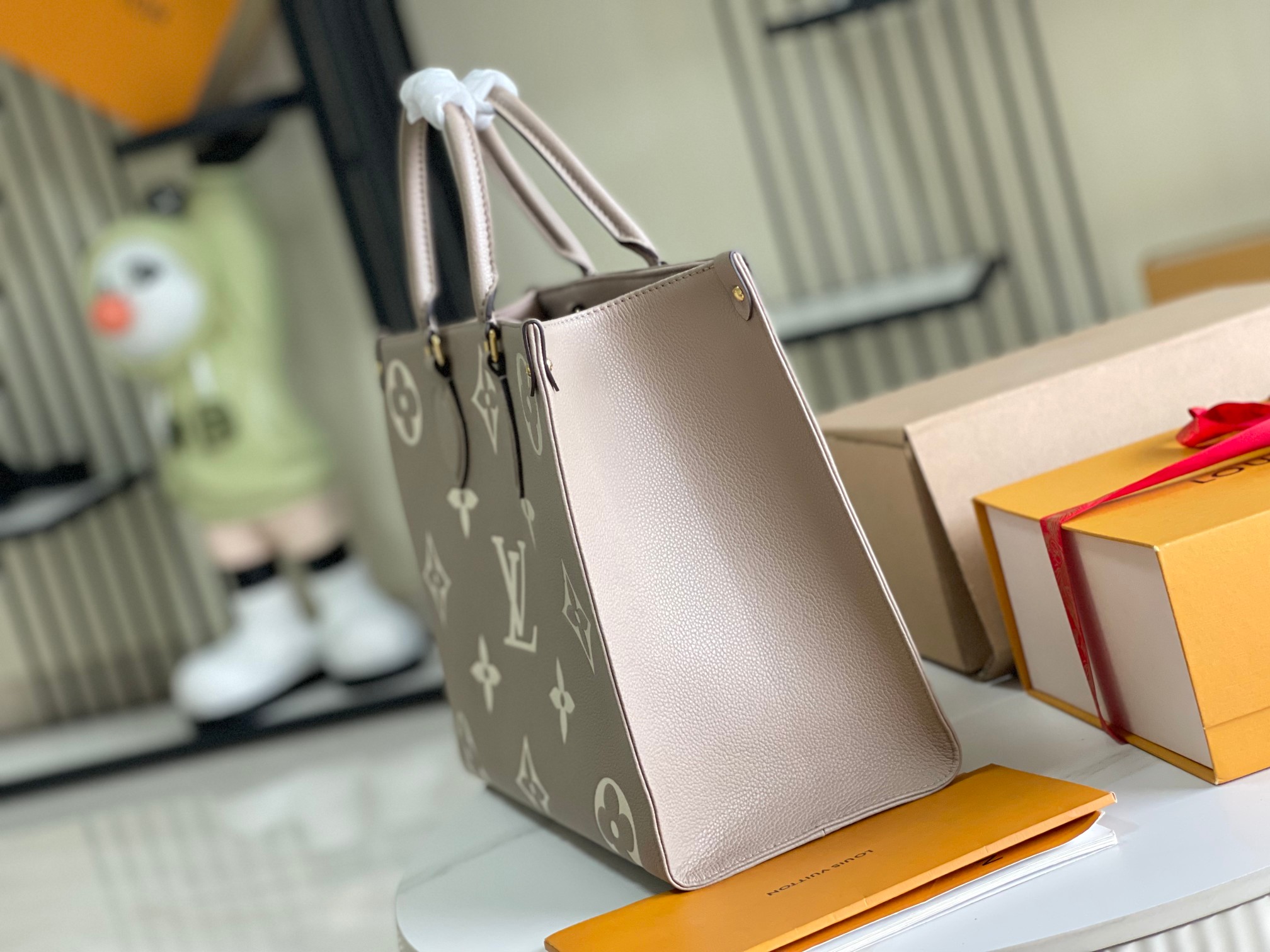 Louis Vuitton Haute Couture Classic Luxury Handbag Shoulder Crossbody 3