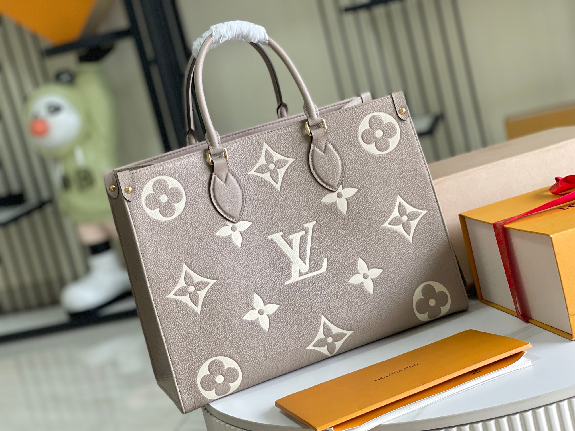Louis Vuitton Haute Couture Classic Luxury Handbag Shoulder Crossbody 4