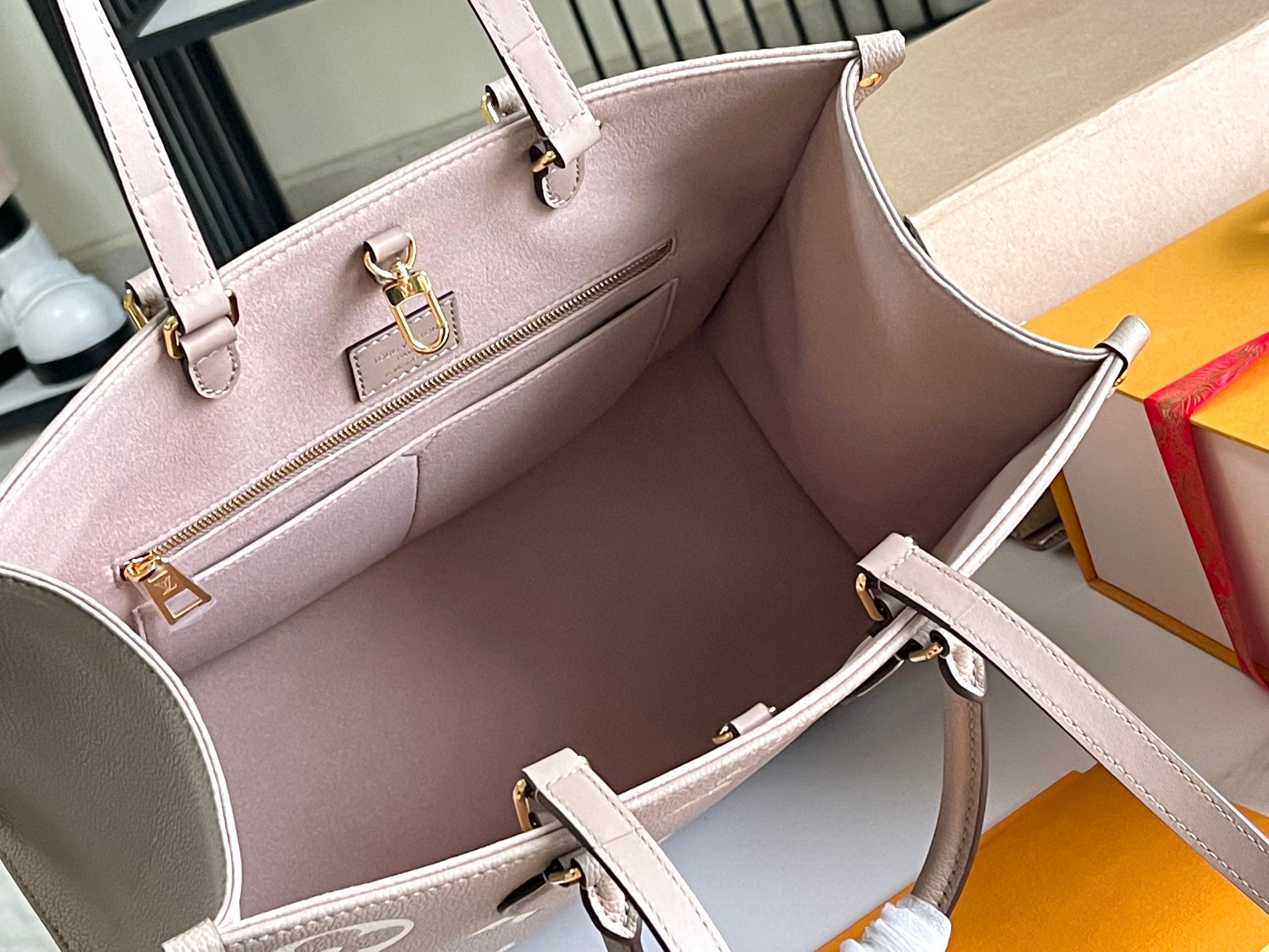 Louis Vuitton Haute Couture Classic Luxury Handbag Shoulder Crossbody 8