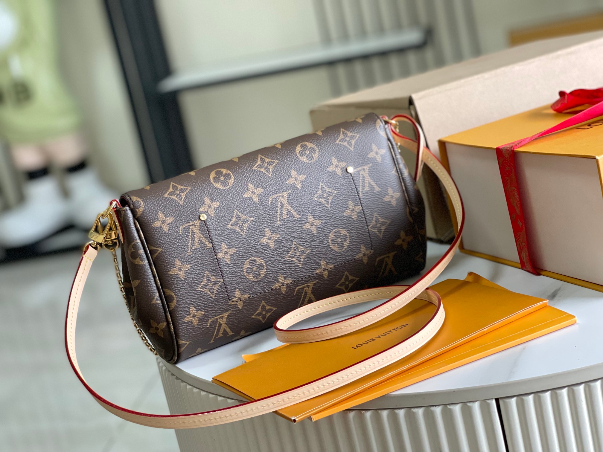 Louis Vuitton Haute Couture Classic Luxury Handbag Shoulder Crossbody 5