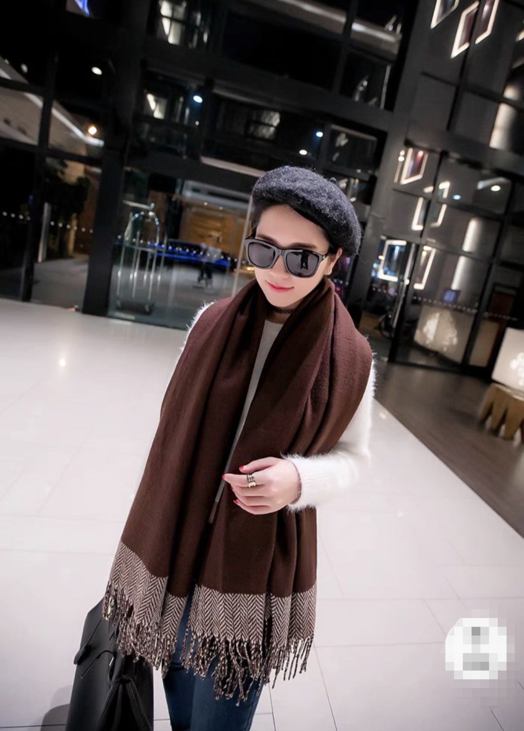 NO:163123,Piyuan, BURBERRY tassel shawl, the fabric is high-end customized wool fabric, special and novel in hand, unique style, really beautiful, luxurious and noble, exquisite and you deserve it., ordinary scarf, burberry, shawls19860909批元,BURBERRY流苏大披肩 面料为高级定制羊毛面料 手感特殊新颖 款式独特真的美爆了 奢侈华丽尊贵 精美绝伦你值得拥有.,普通围巾,burberry,shawls,scarf