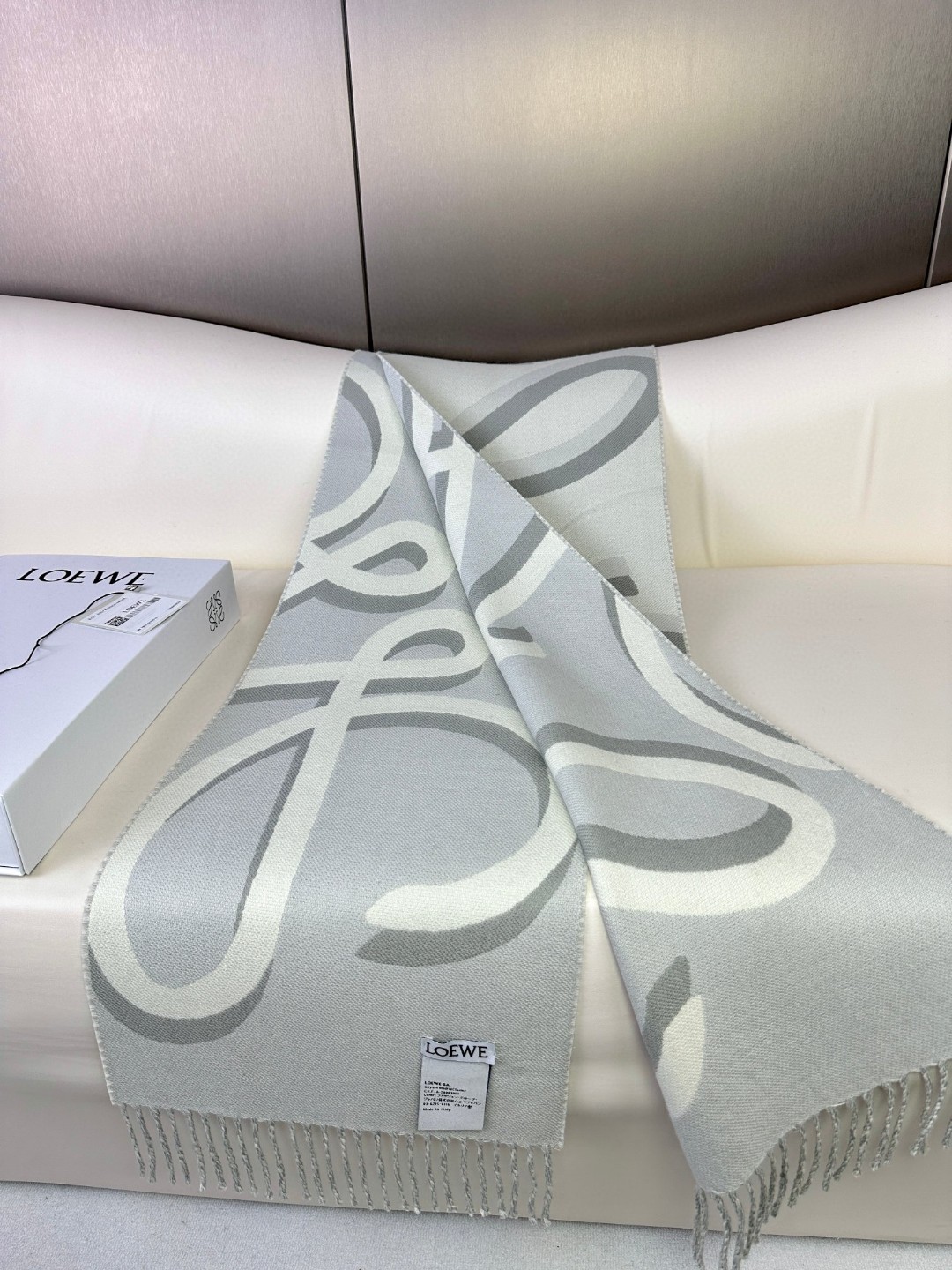 LOEWE罗意威羊绒面料双面围巾