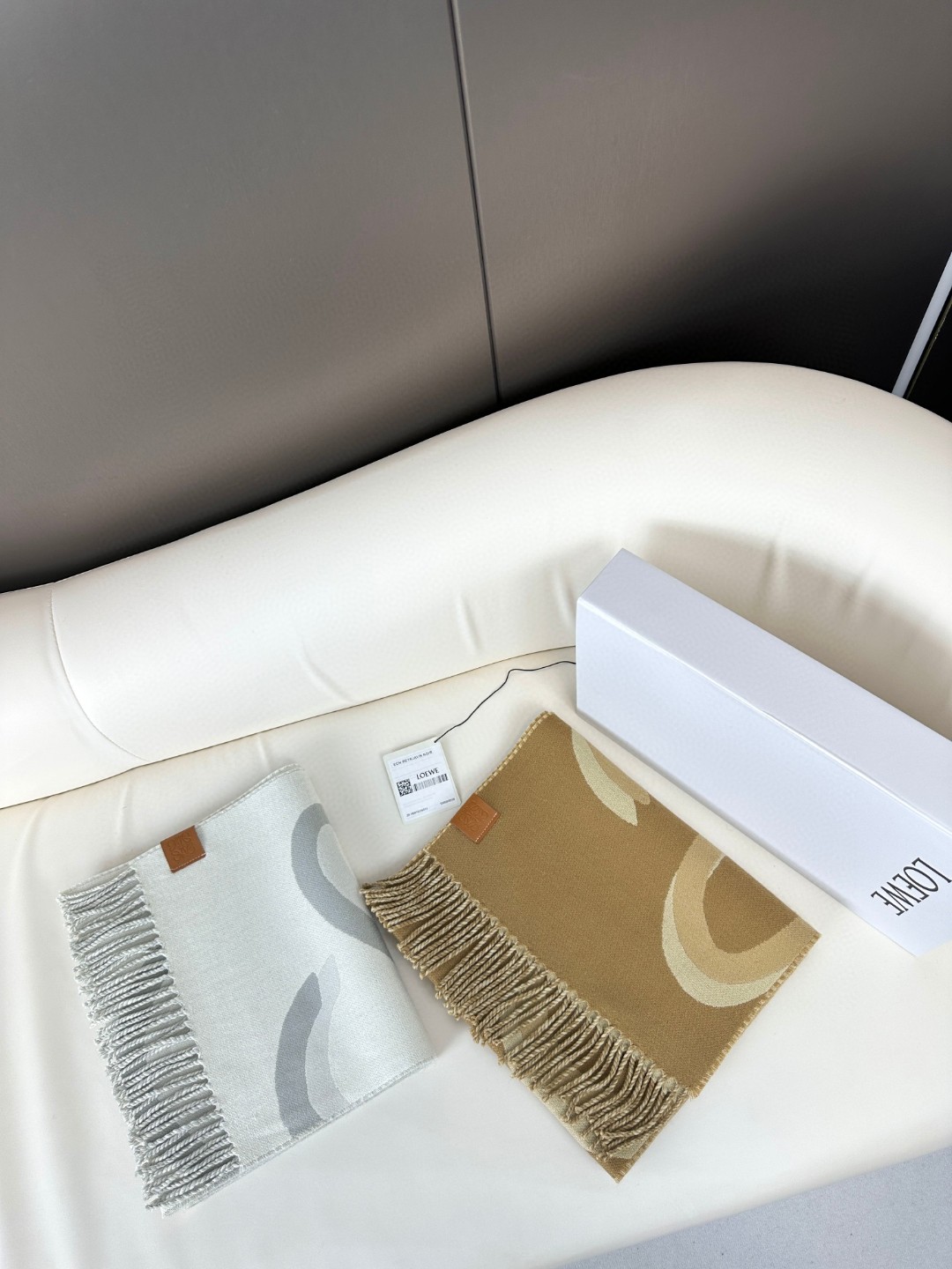 LOEWE罗意威羊绒面料双面围巾